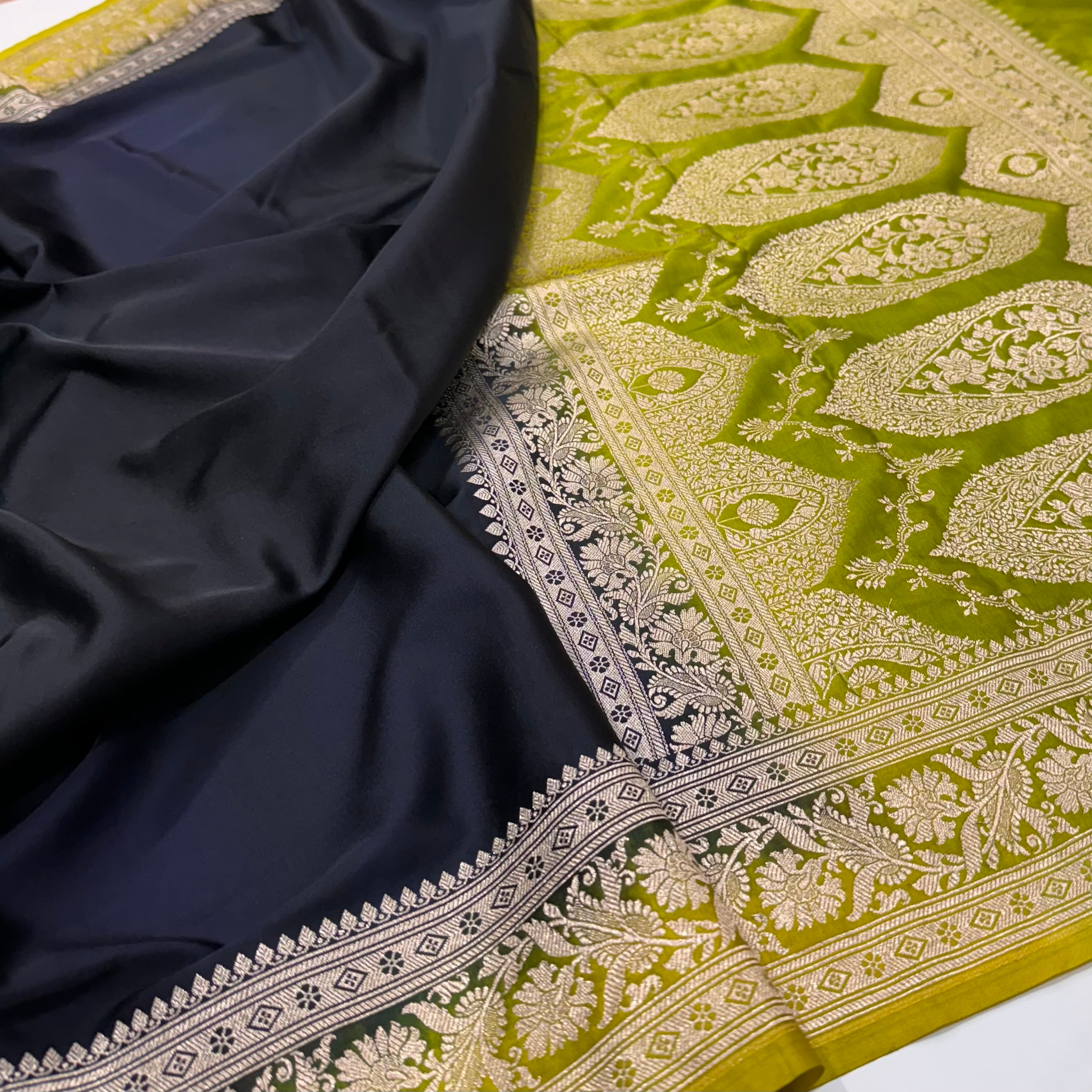 Contrast Plain Mehandi Mashru Silk Saree