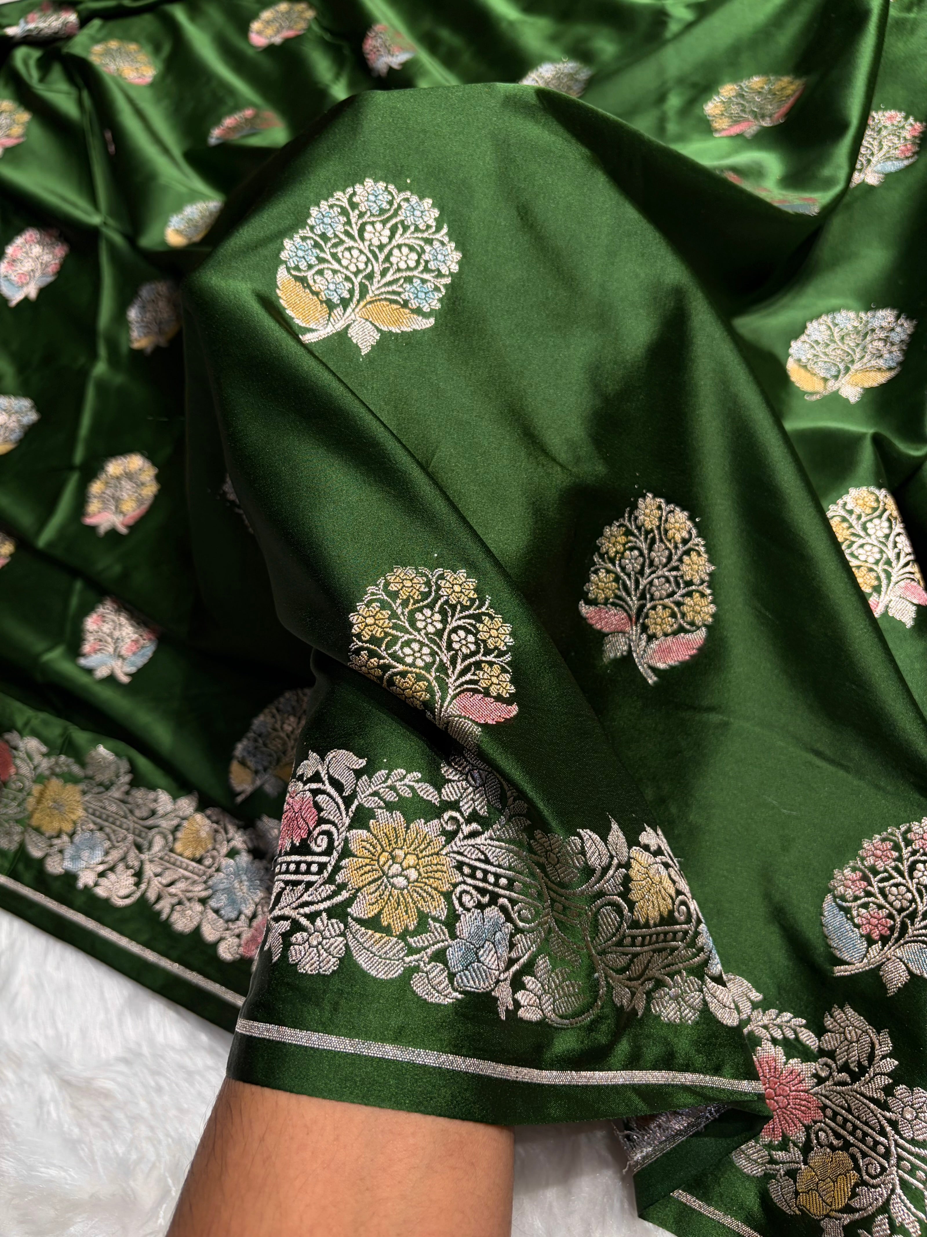 Bottle Green Mashru Silk Saree With Allover Floral Boota MS21