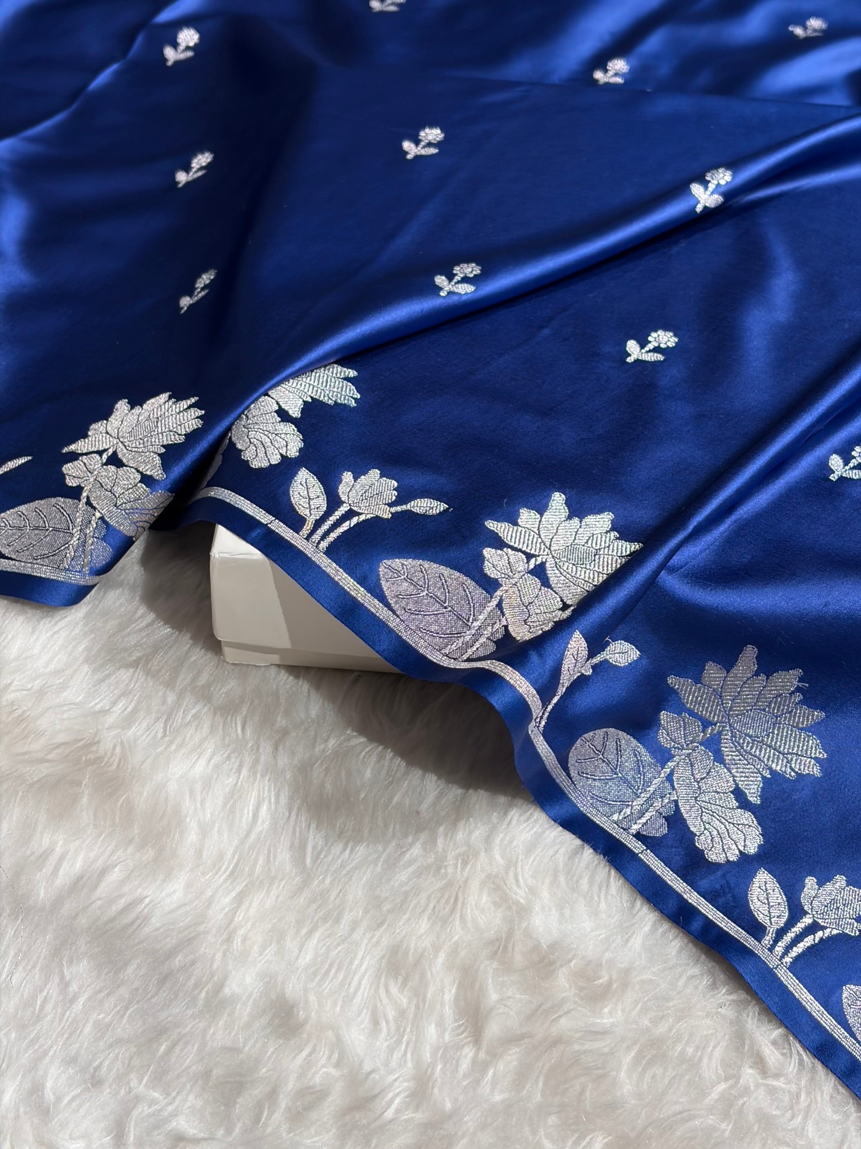 Royal Blue Shades Floral Border Booti Mashru Silk Saree