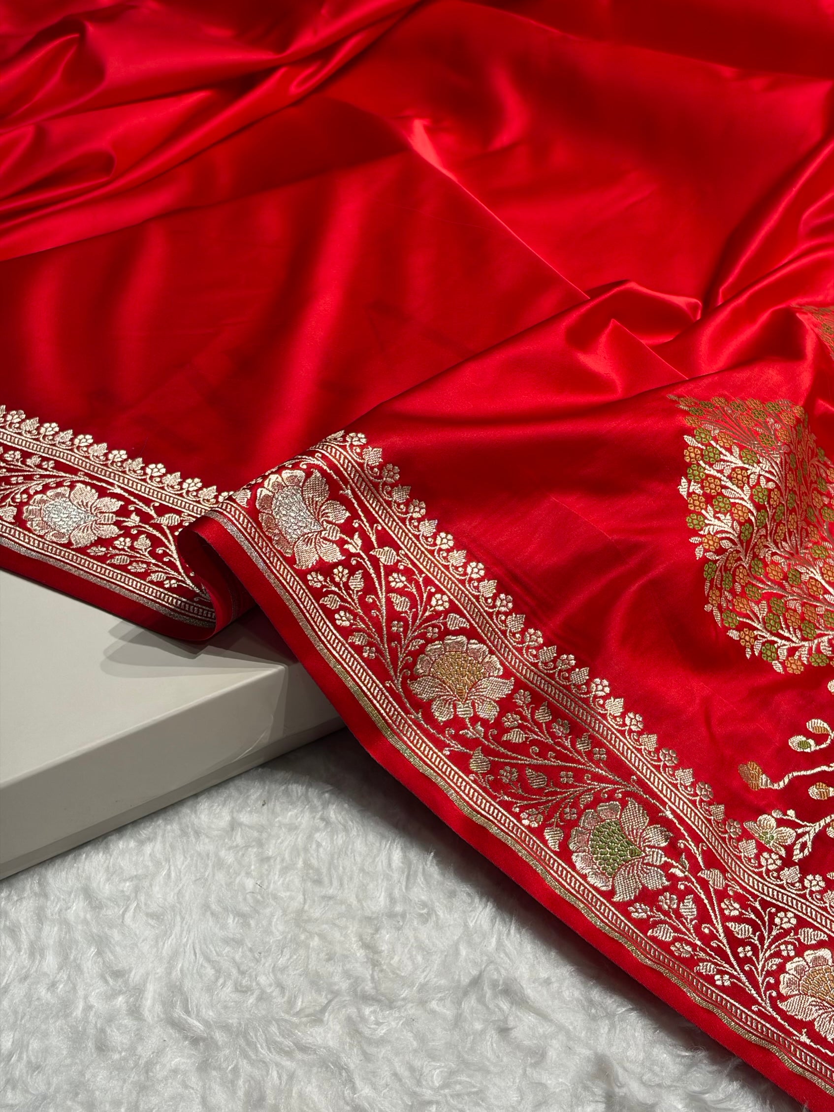 Red Shades Banarasi With Plain Minakari Broder Pattern Mashru Silk Saree MSM-135