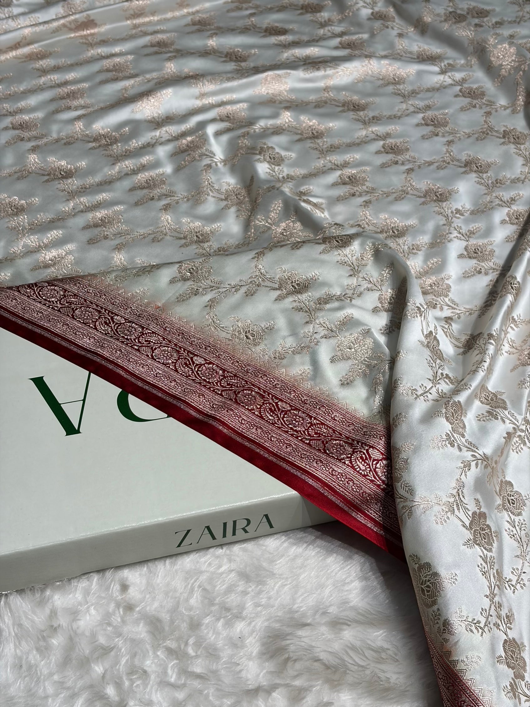 Contrast White with Maroon Floral Jaal Mashru Silk Saree MS28