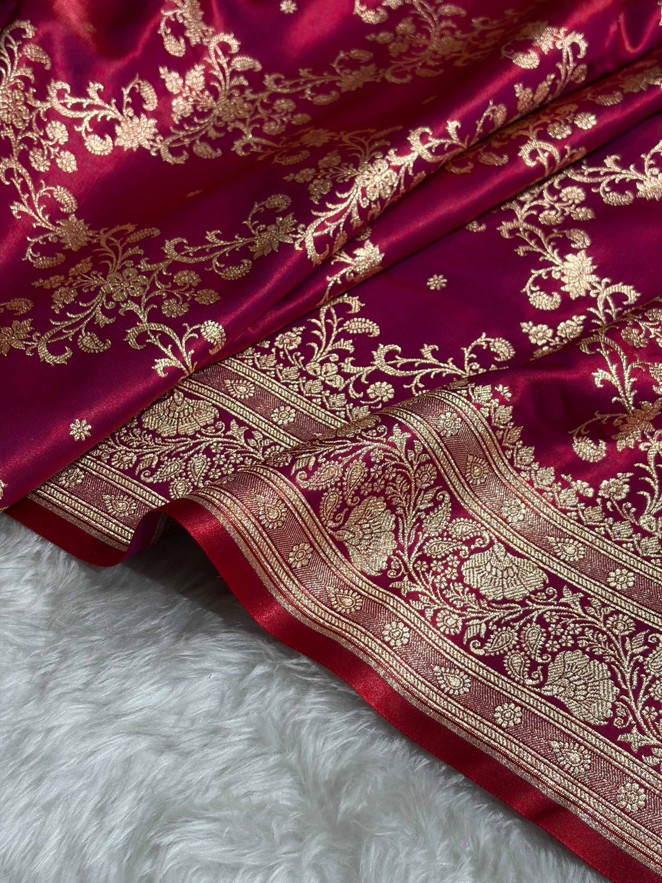 Reddish Magenta Shades Jaal Pattern Banarasi Satin Silk Saree SS48
