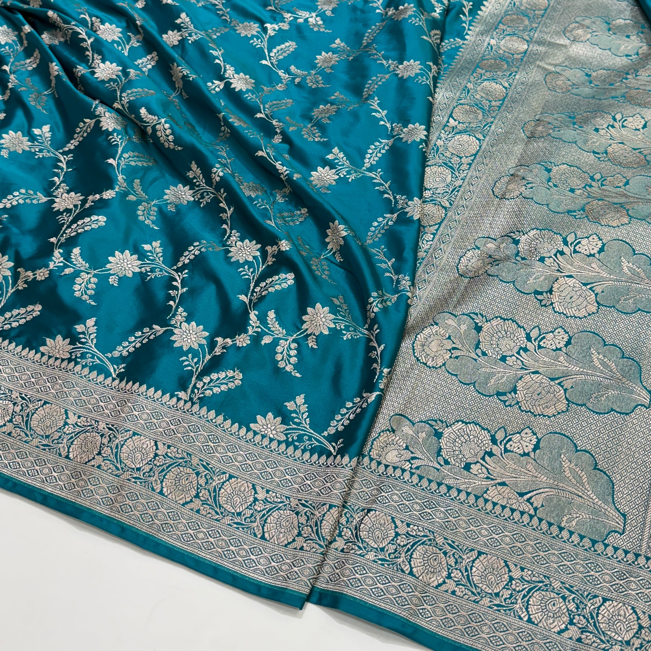 Firozy Jaal Pattern Mashru Silk Saree