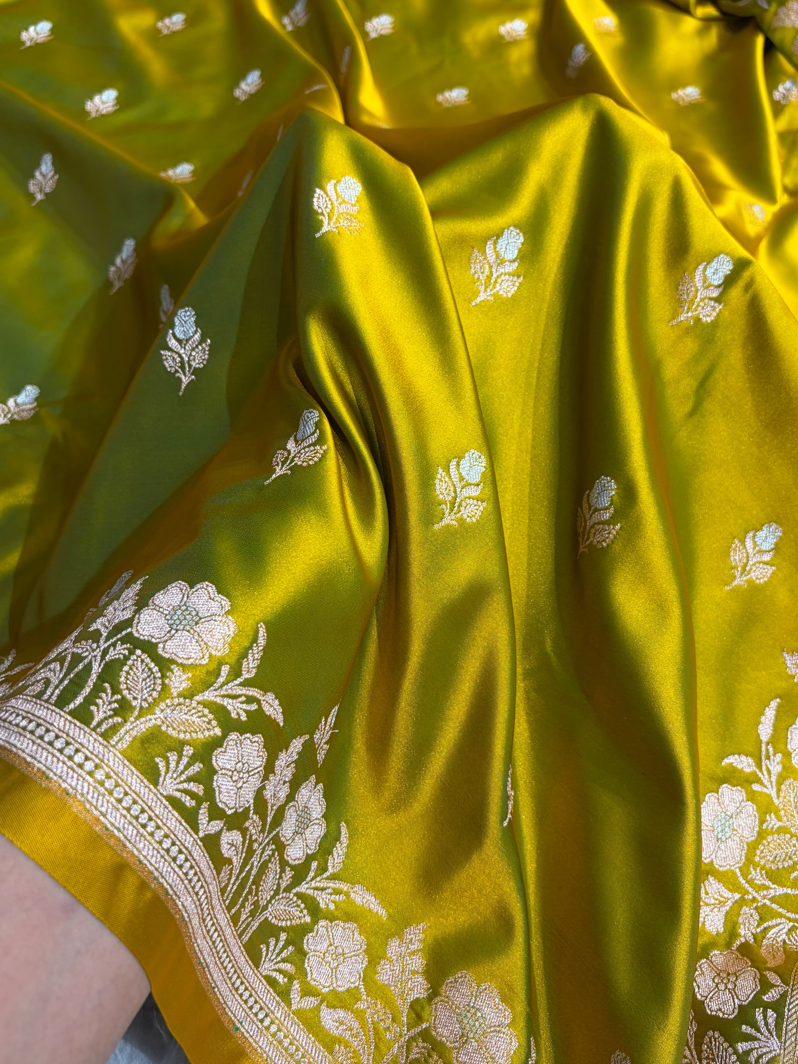 Banarasi Liril Mehendi Green Boota With Floral Border Mashru Silk Saree MSM-85