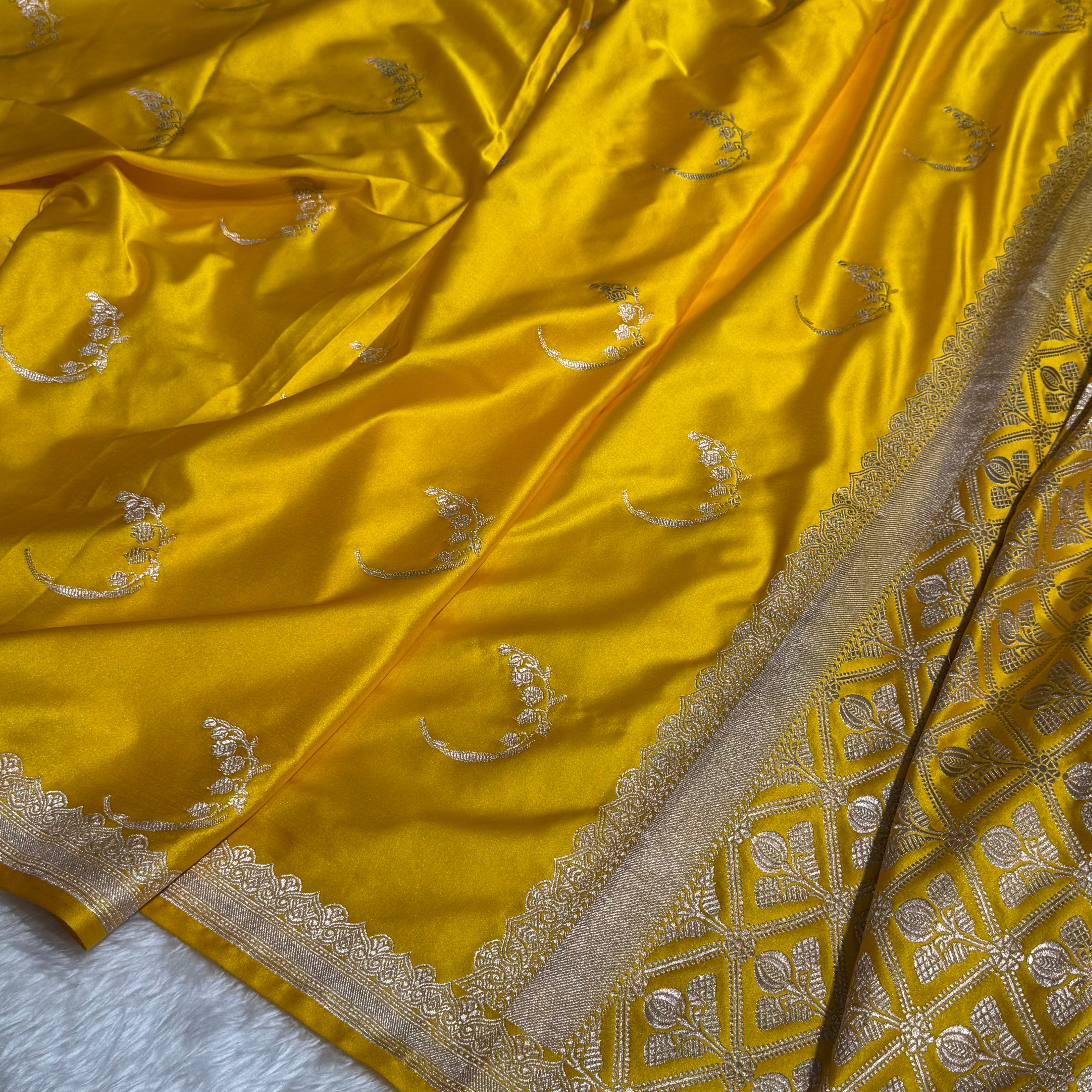 Yellow Shades Unique Motif Mashru Silk Saree