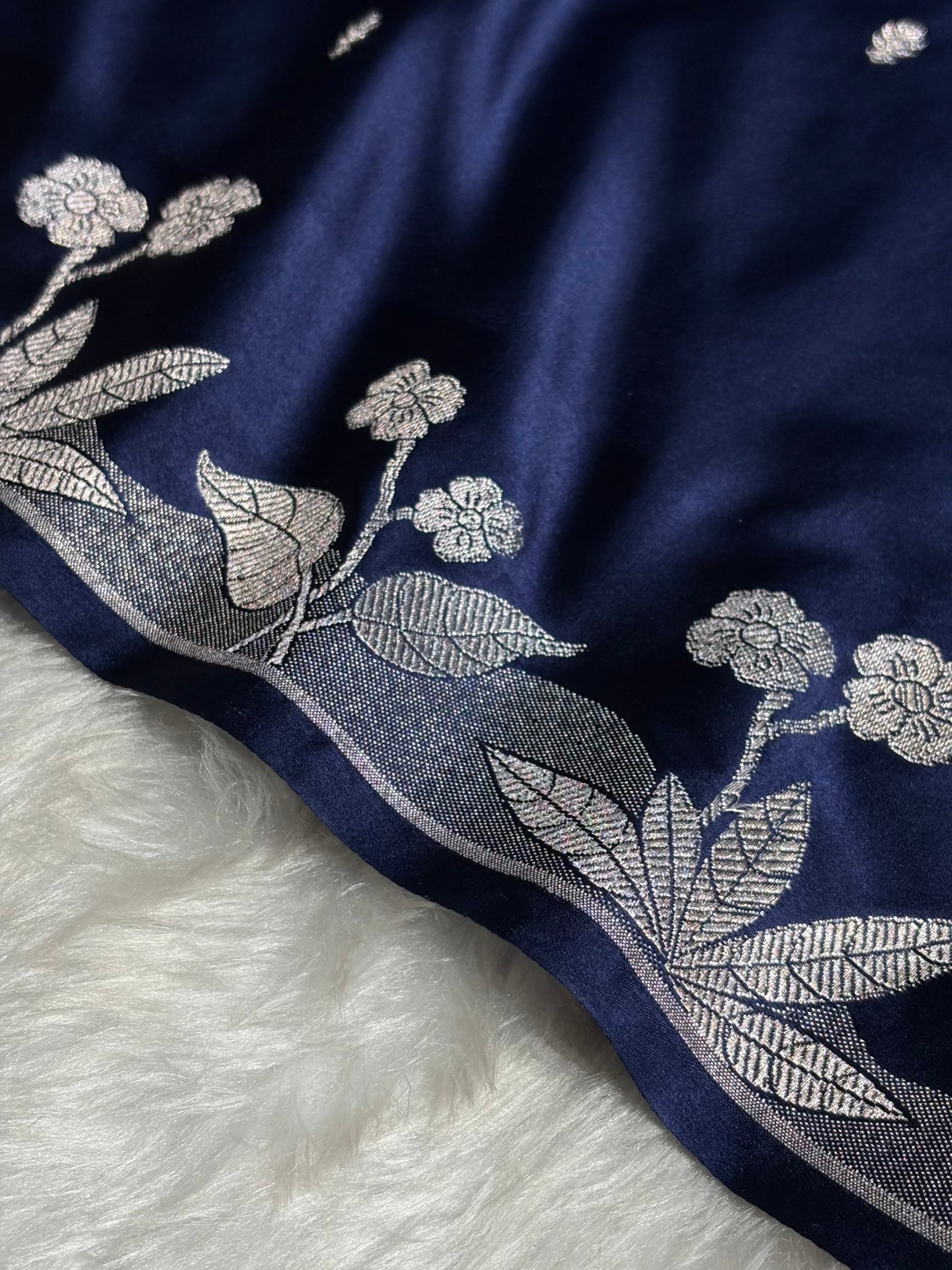 Banarasi Navy Blue Booti Mashru Silk Saree MS58