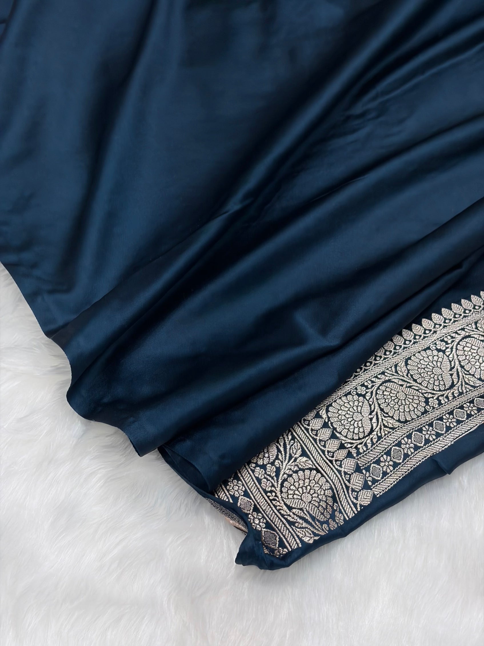 Contrast Ruby Pink Shades With Minakari Jaal Pattern Mashru Silk Saree MS57