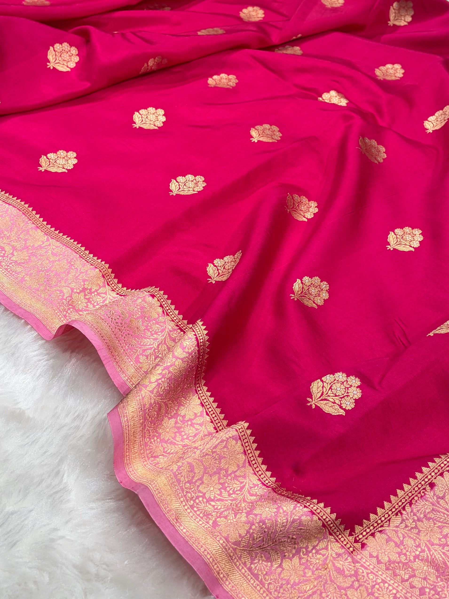 Banarasi Dark Rani With Baby Pink Contrast Shades Meenakari Boots Handwoven Pure Paper Silk Saree RM-90