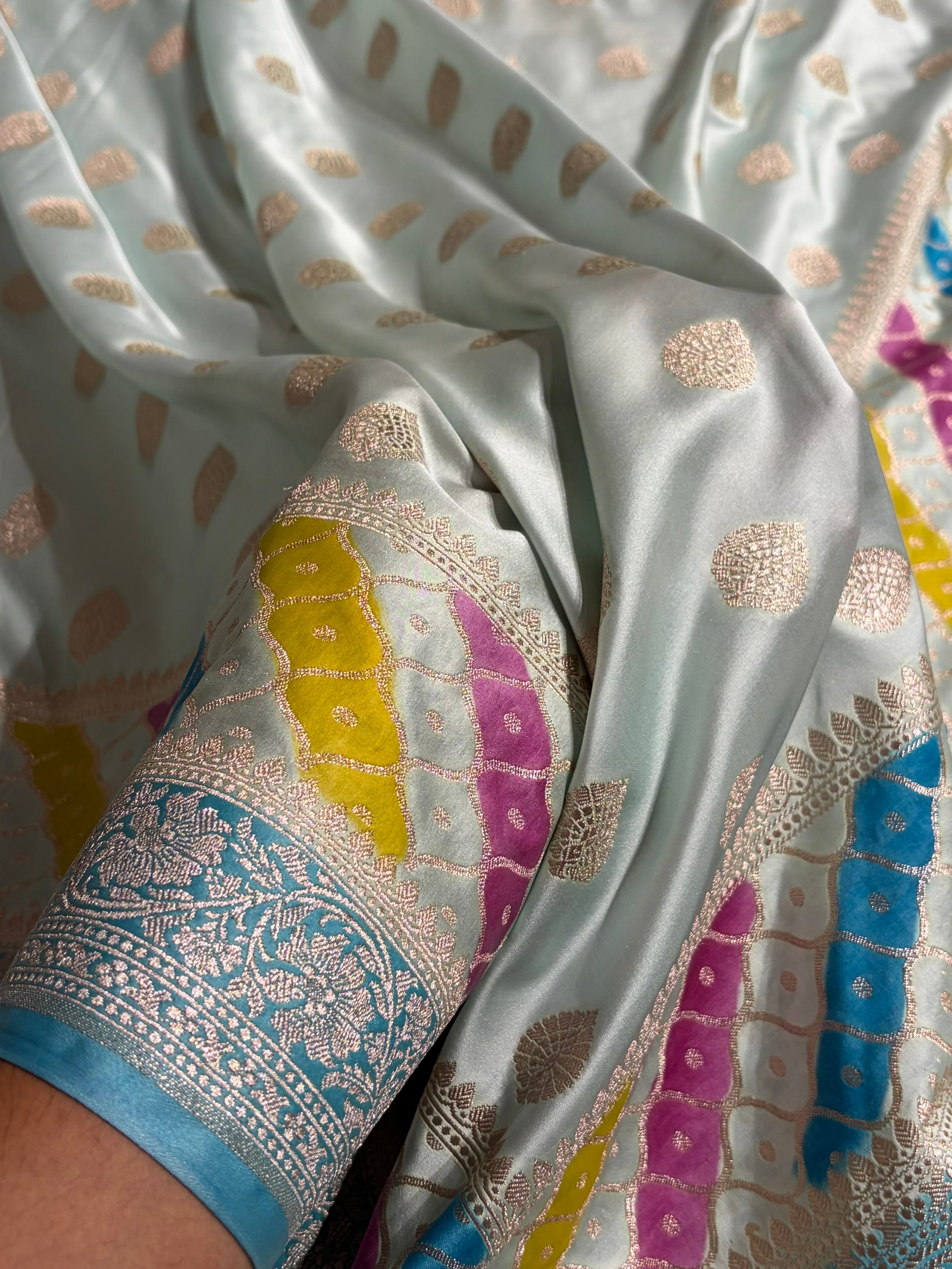 White Shade With Rangkat Border Pattern Mashru Silk Saree