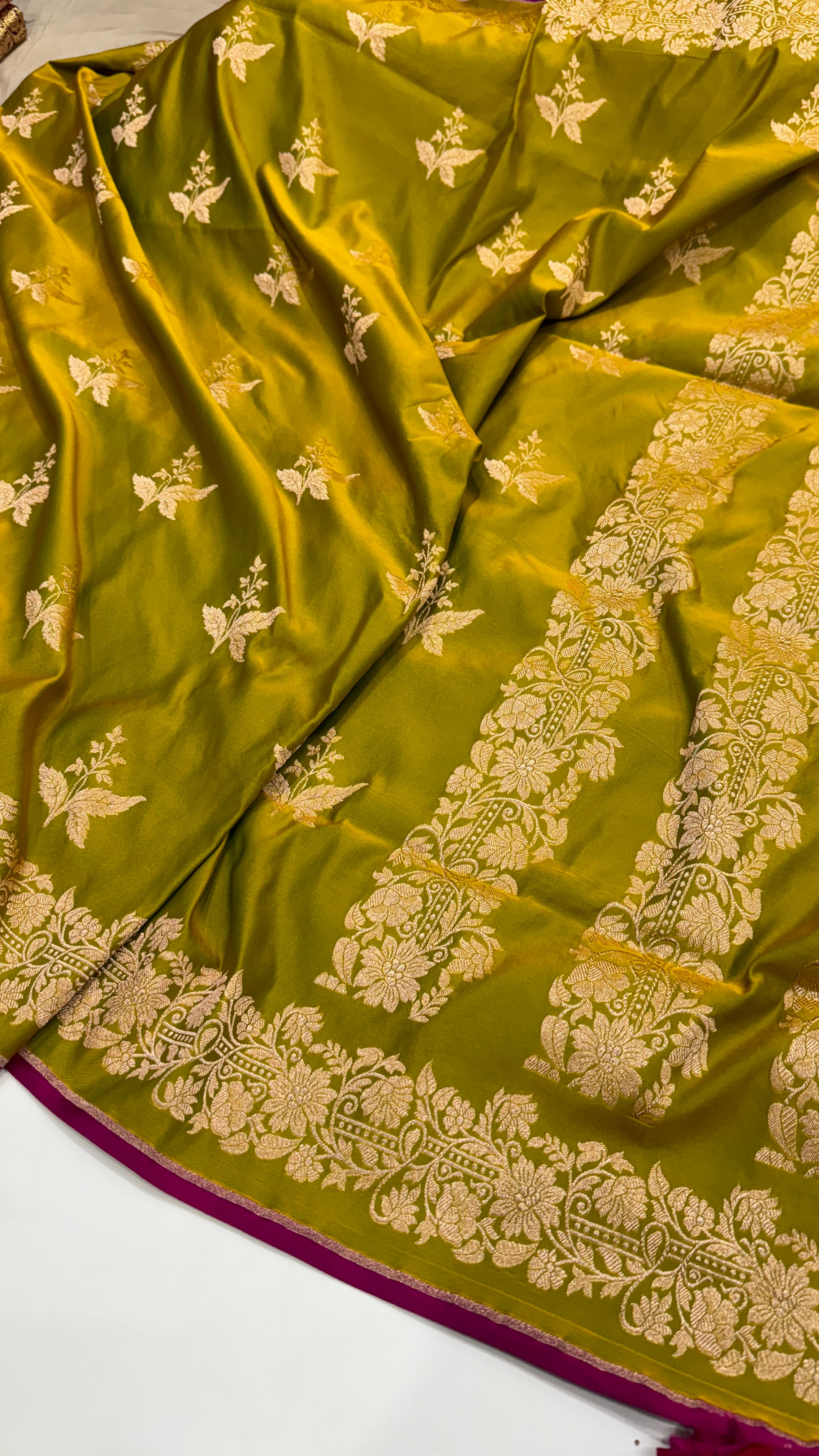 Liril Mehandi Unique Motif Mashru Silk Saree