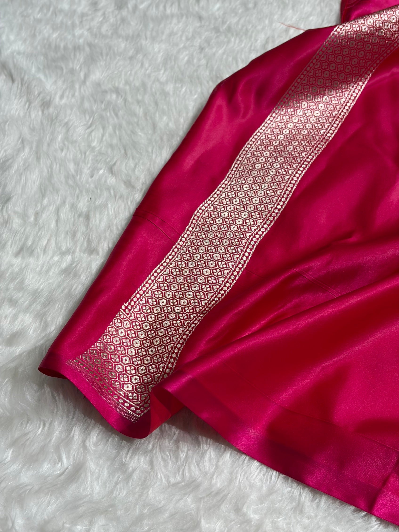Rani Shades Banarasi With Floral Minakari Pattern Mashru Silk Saree MSM-131
