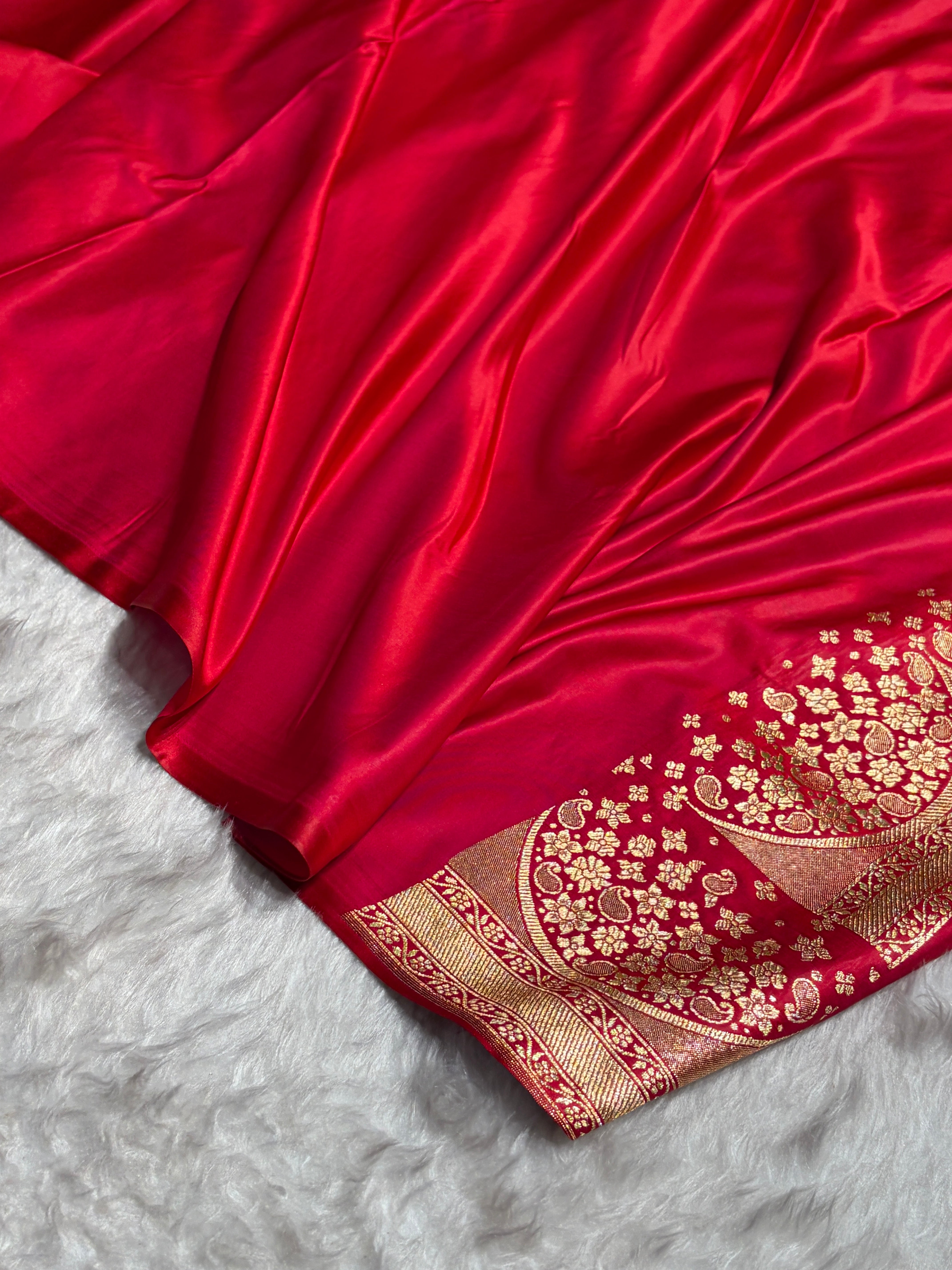 Cross Red Floral Banasari Pattern Satin Katan Silk Saree SK83