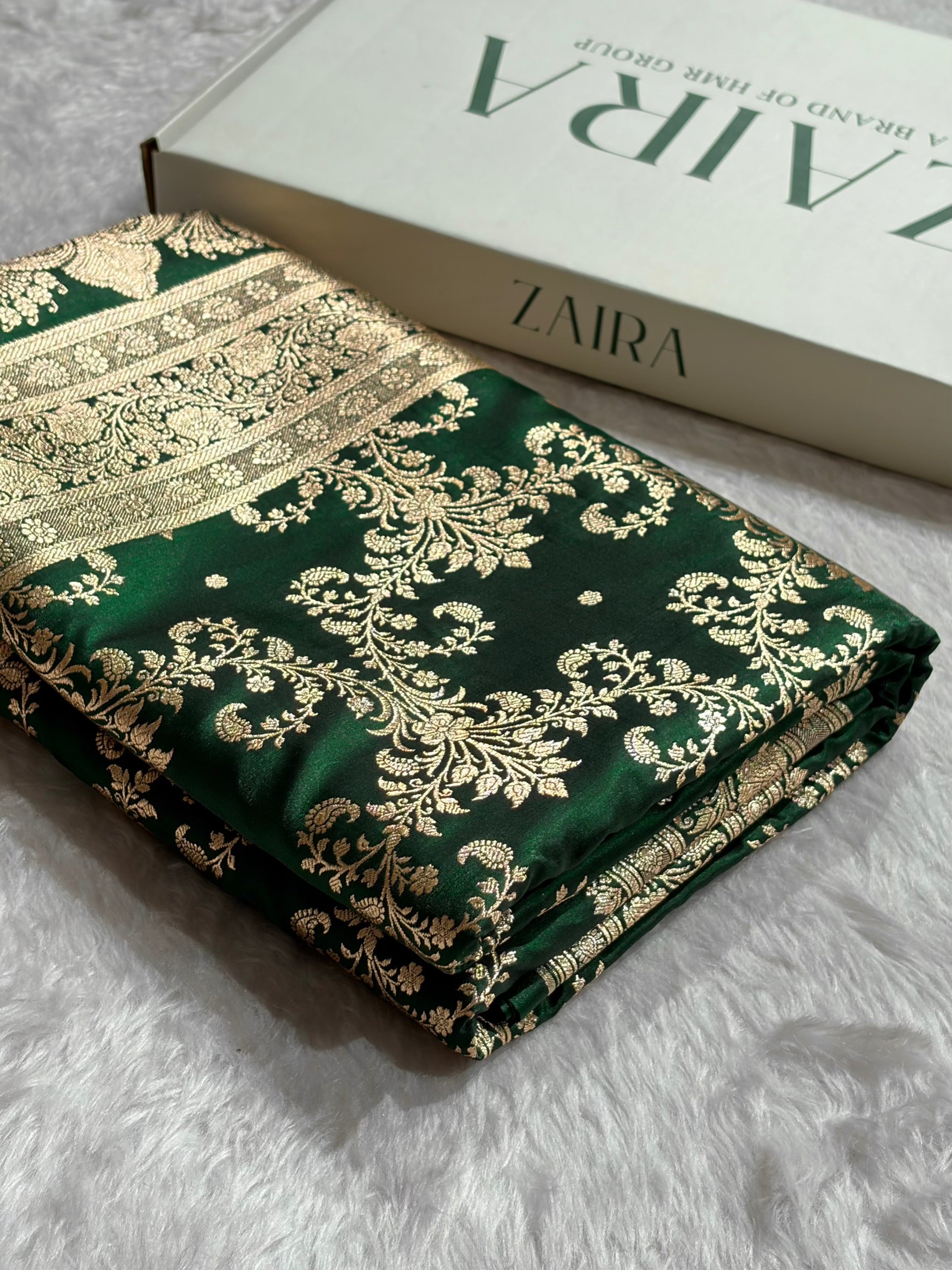 Bottle Green Shades Jaal Pattern Banarasi Satin Silk Saree SS49