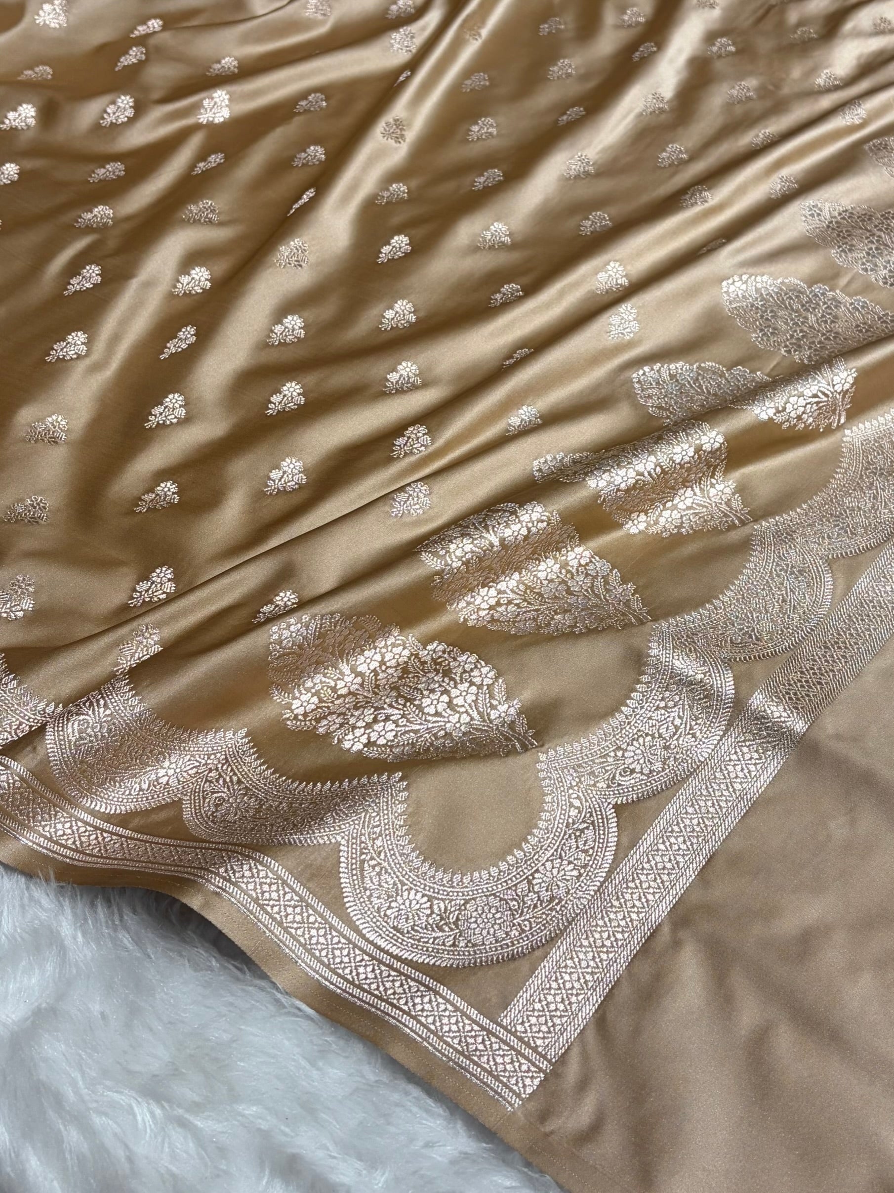 Tusser Scallop Booti Mashru Silk Banarasi Saree MSM-35