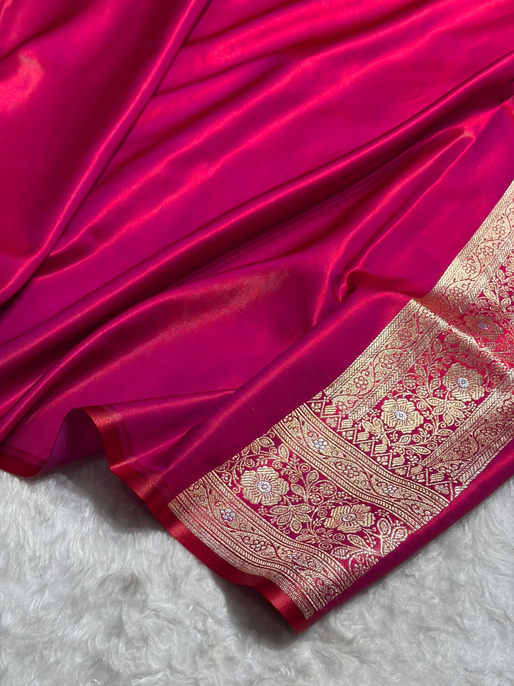 Reddish Magenta Shades Minakari Boota Pattern Banarasi Satin Silk Saree SS44
