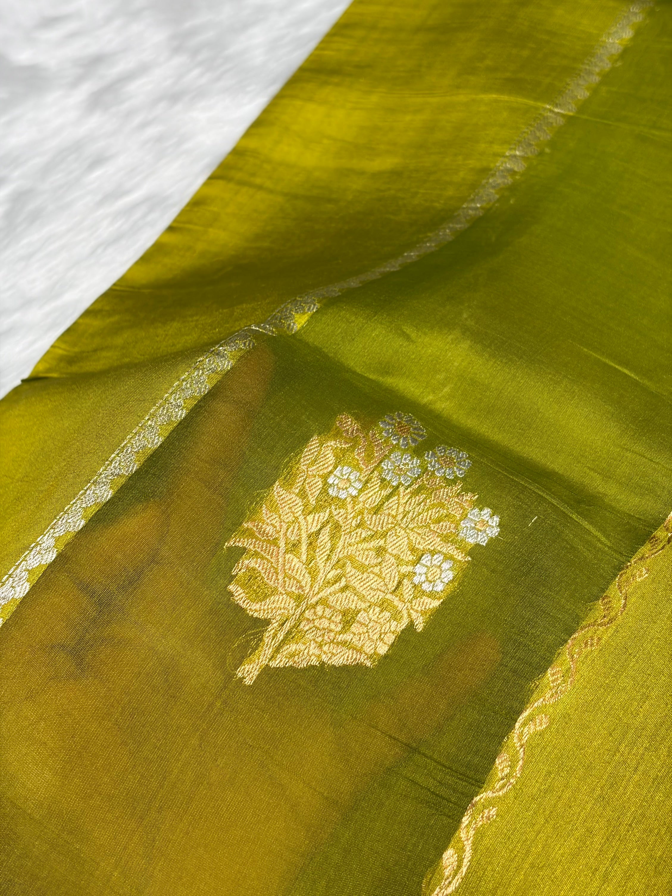 Liril Mehendi Shades Boota Rangkart Handwoven Pure Raw Mango Silk RM-15