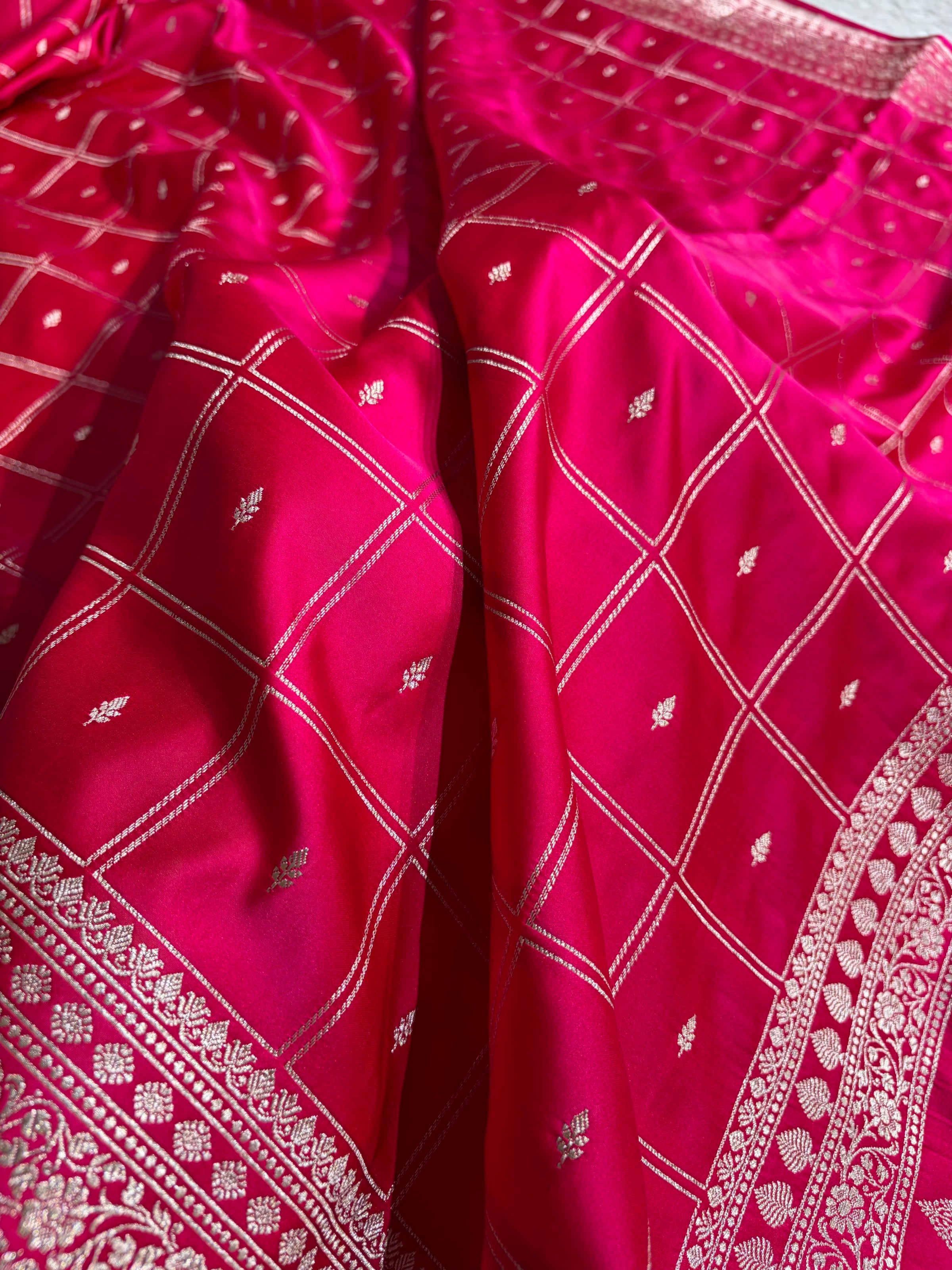 Cross Rani Shades Banarasi With Floral Border Mashru Silk Saree MSM-124