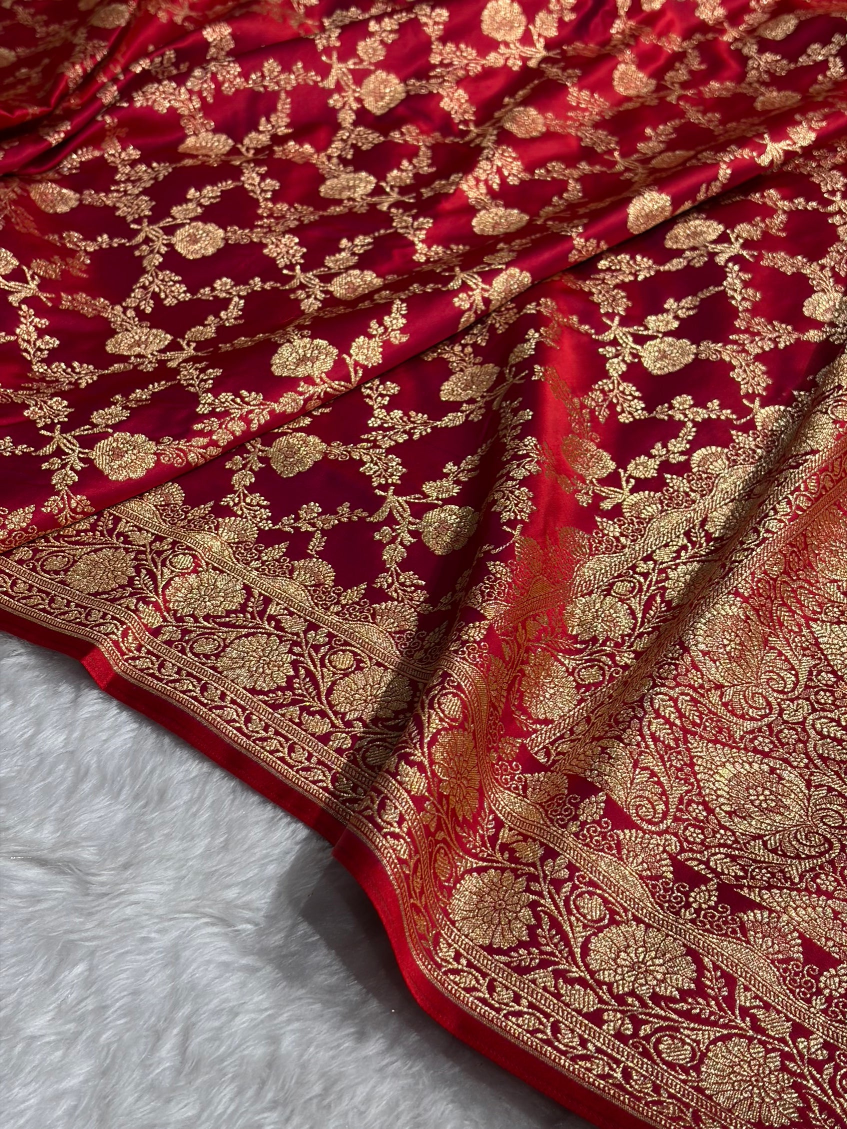 Reddish Magenta Shades Jaal Floral Pattern Satin Katan Silk Saree SK80