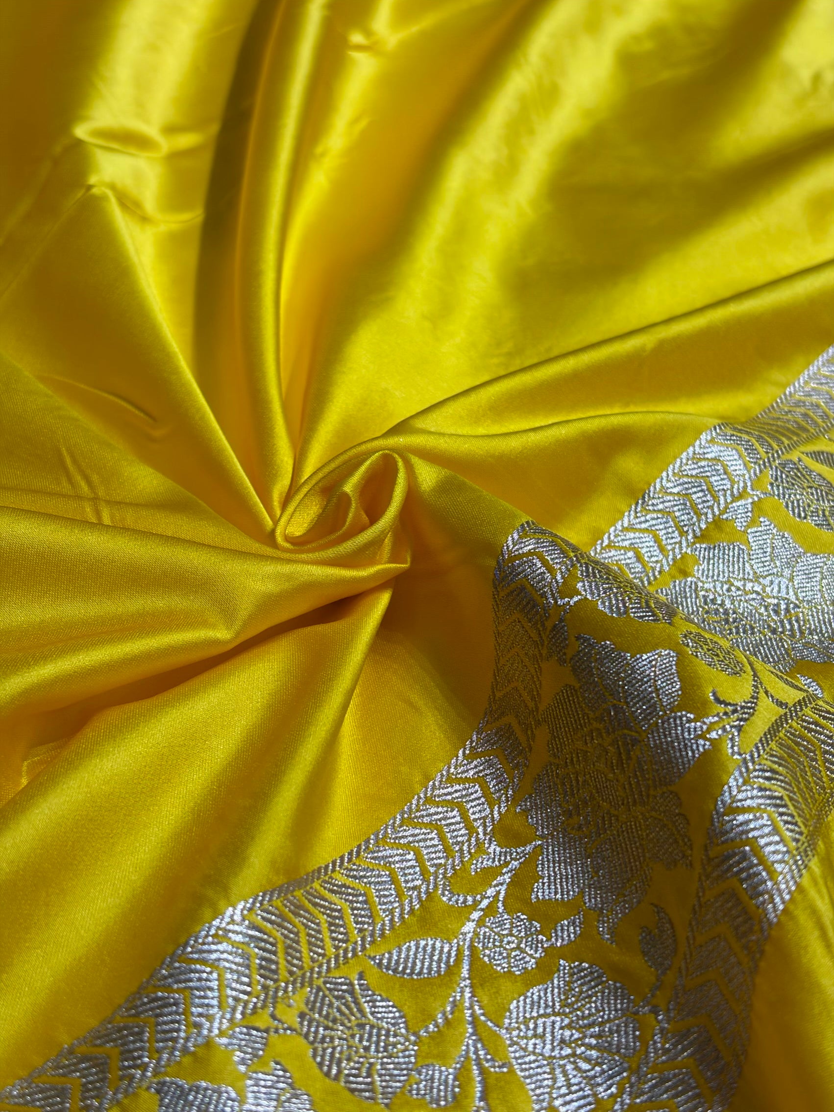 Yellow Shades Jaal Mashru Silk Saree MS48
