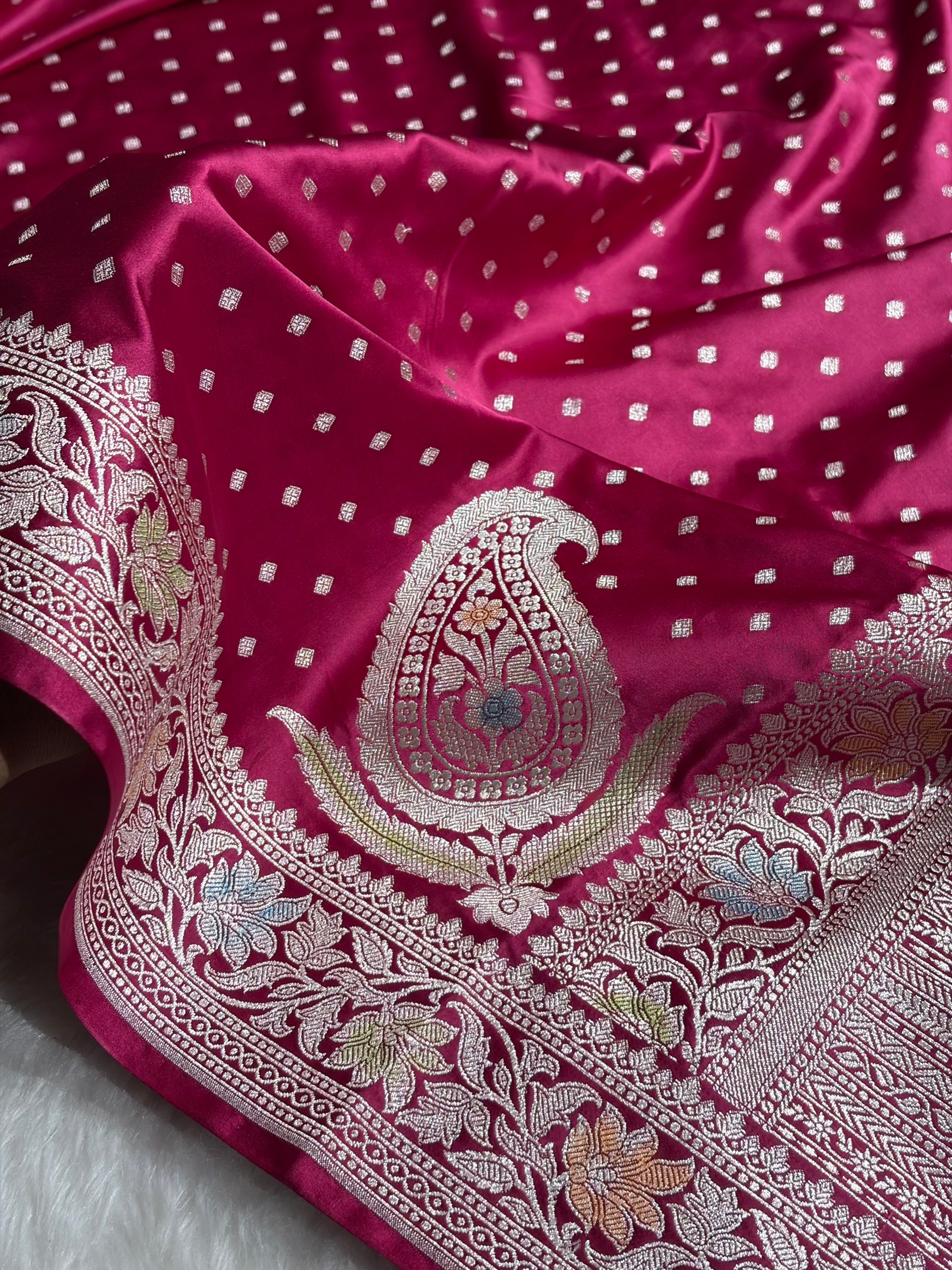 Banarasi Floral Pattern in Deep Magenta Shades Floral Mashru Silk Saree MCS95