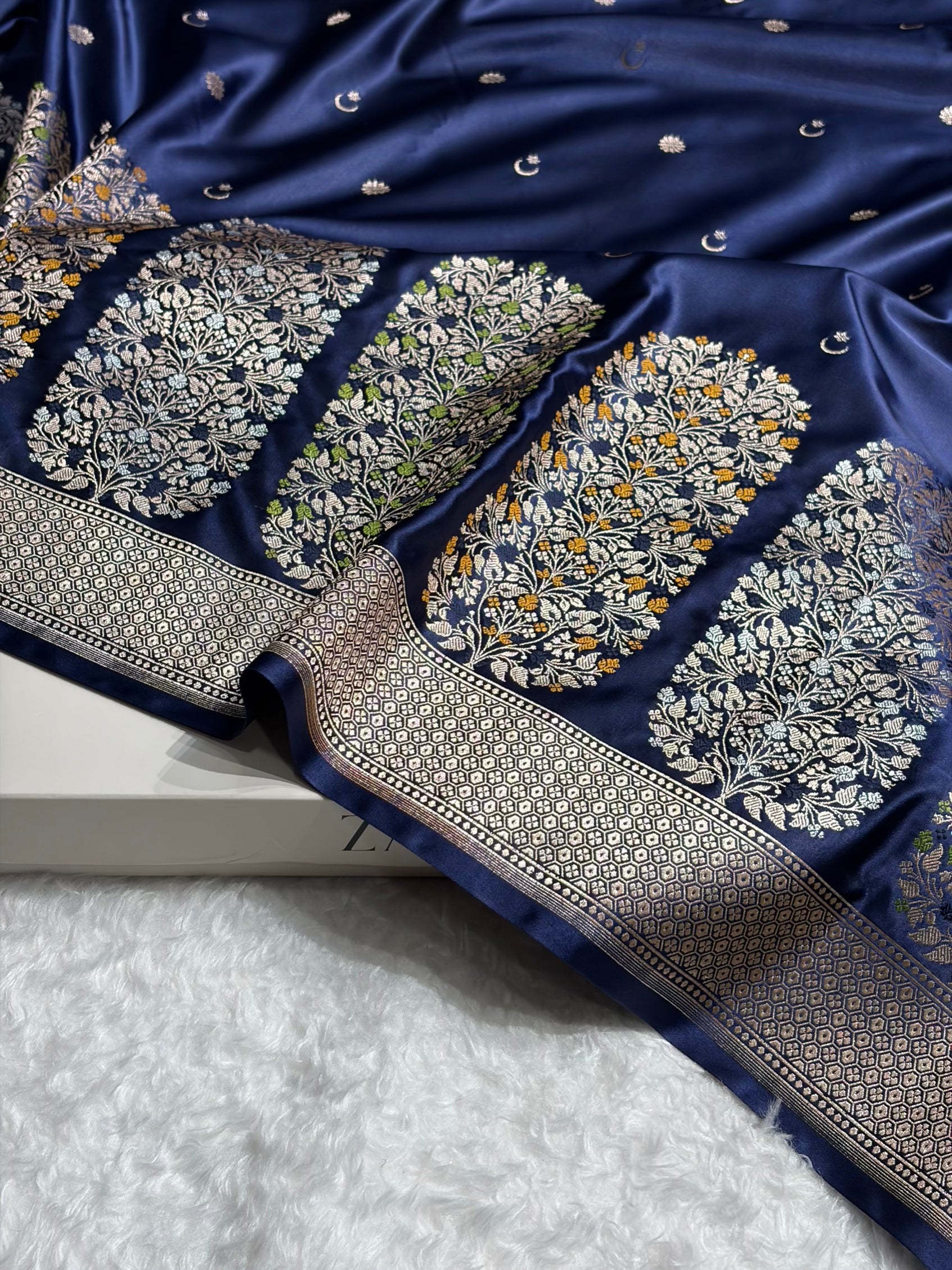 Peacock Shades Banarasi With Floral Minakari Pattern Mashru Silk Saree MSM-131