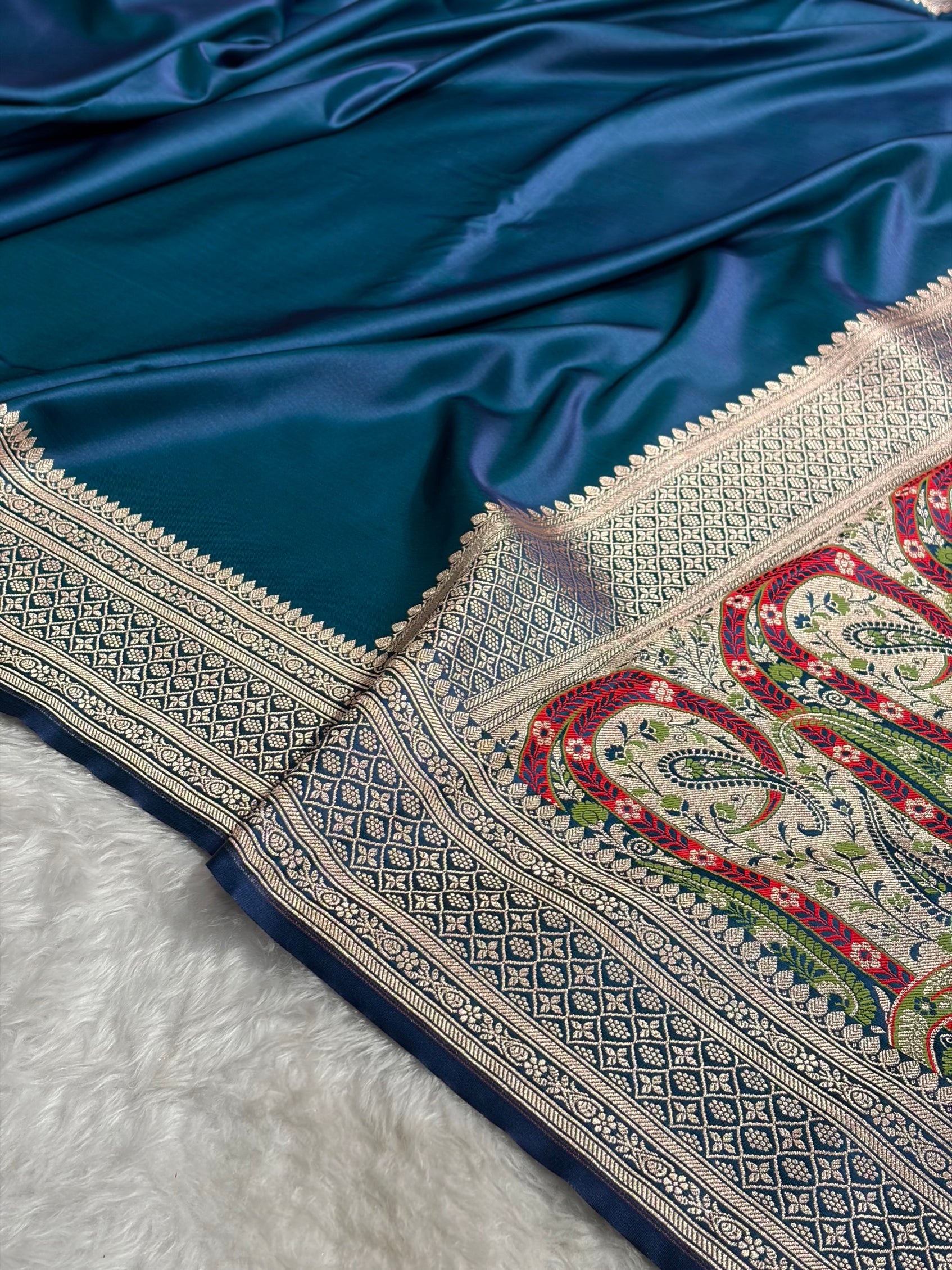 Banarasi Plain Peacock Shades With Minakari Pallu Mashru Silk Saree MS82