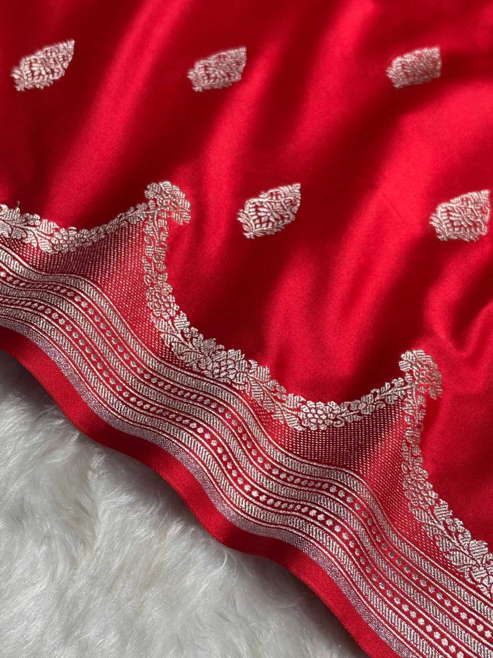 Red Shades Scallop Mashru Silk Saree MS20