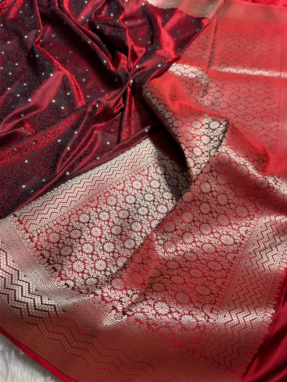 Red Shades Jamawar Tanchoi Motif Mashru Silk Saree MST-17