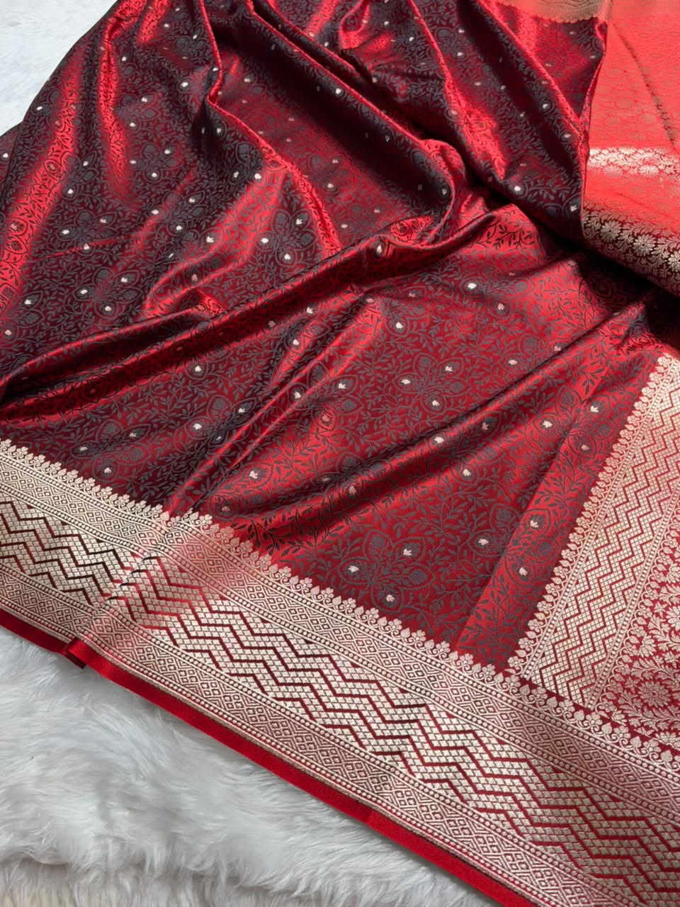 Red Shades Jamawar Tanchoi Motif Mashru Silk Saree MST-17