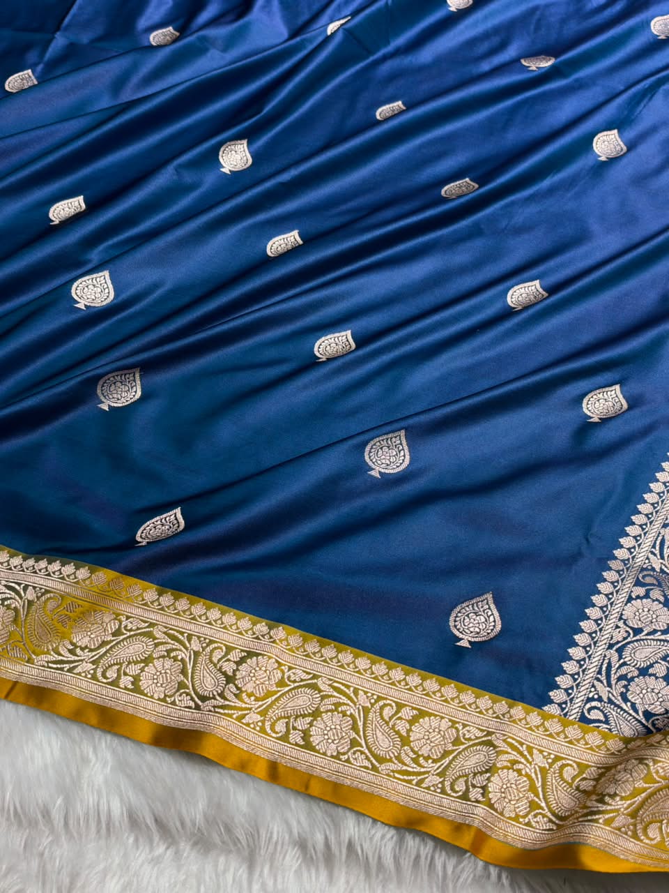 Contrast Navy Blue / Mustard Yellow Shade Banarasi Booti Pattern Mashru Silk Saree MSM-140