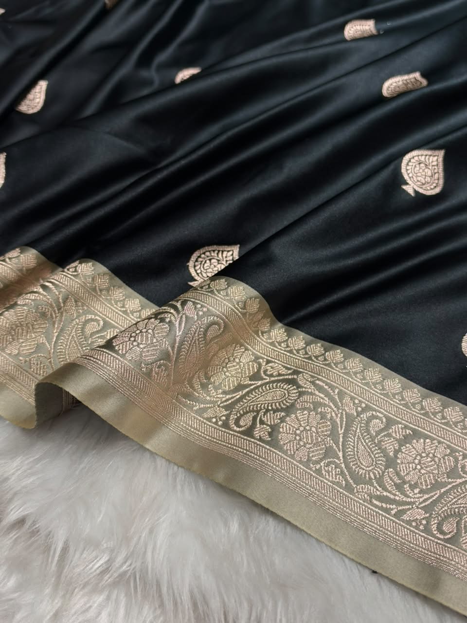 Contrast Black / Tusser Shade Banarasi Booti Pattern Mashru Silk Saree MSM-140