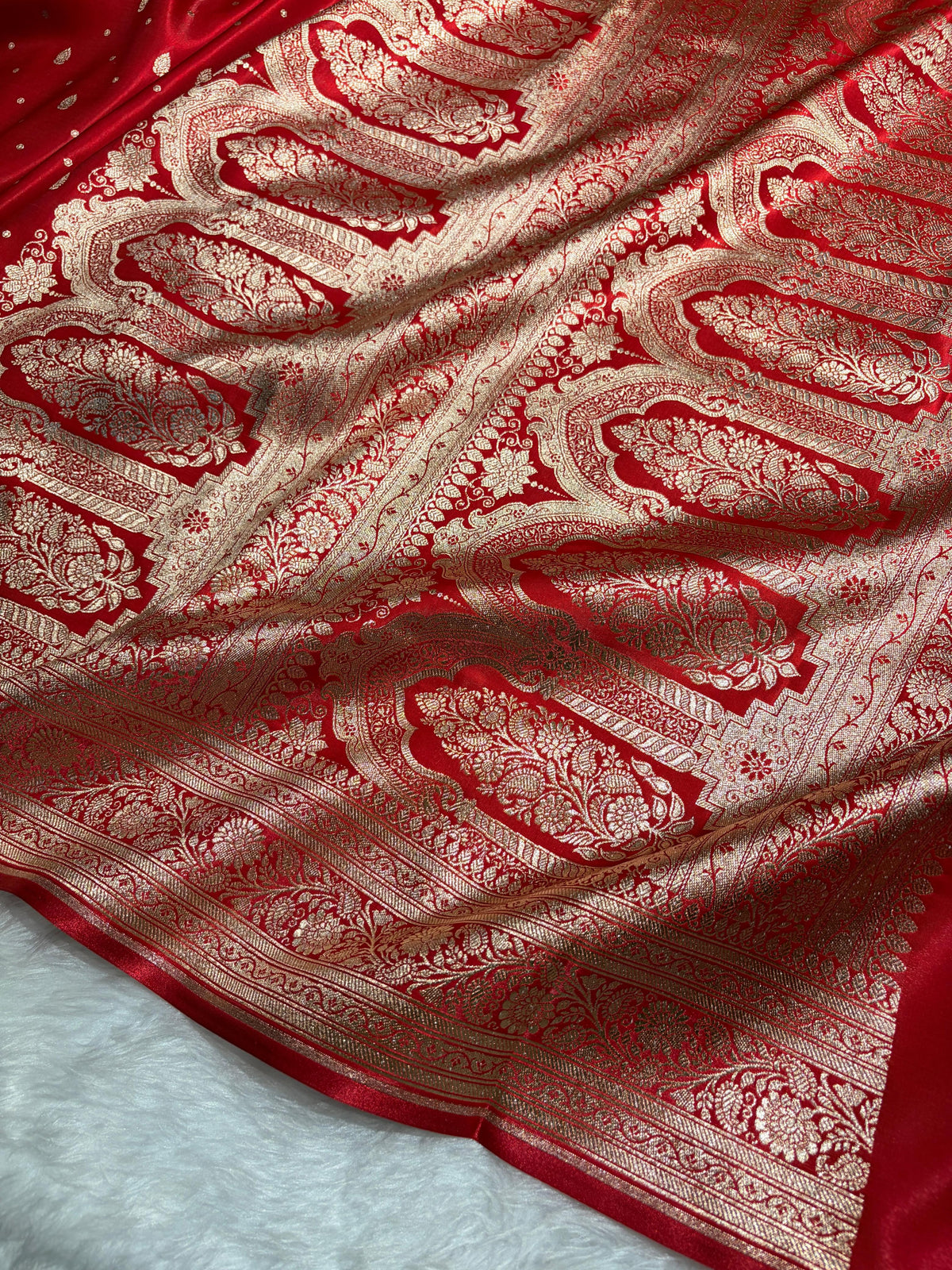 Banarasi Red Shades Booti Pattern Banarasi Satin Silk Saree SS64