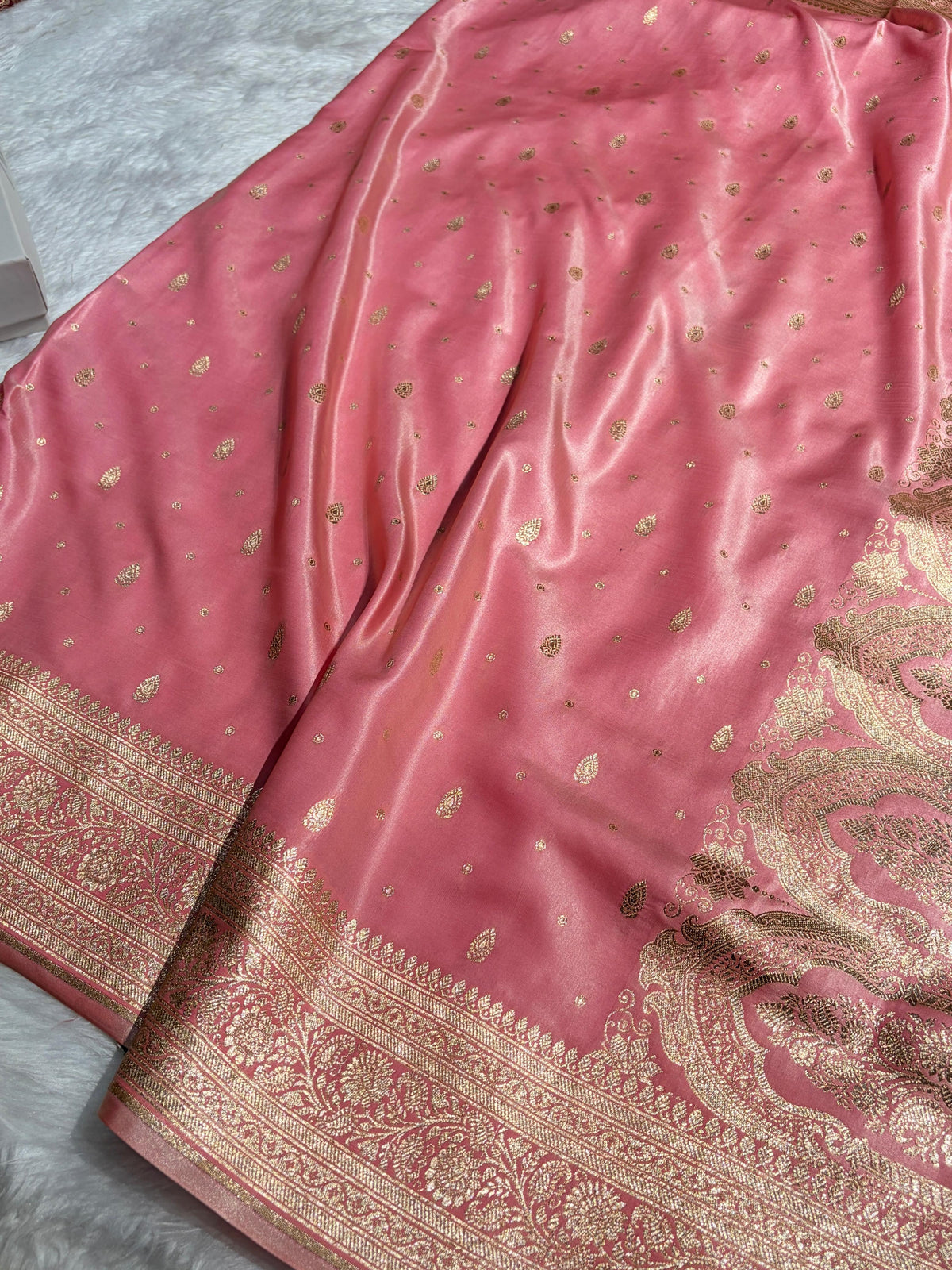 Banarasi Dusty Rose Pink Shades Booti Pattern Banarasi Satin Silk Saree SS64