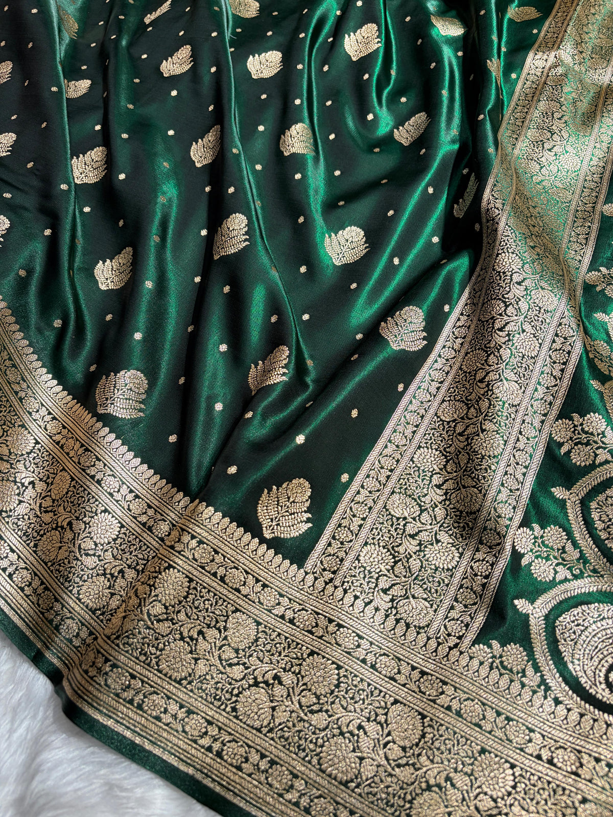 Banarasi Bottle Green Shades Booti Pattern Banarasi Satin Silk Saree SS59