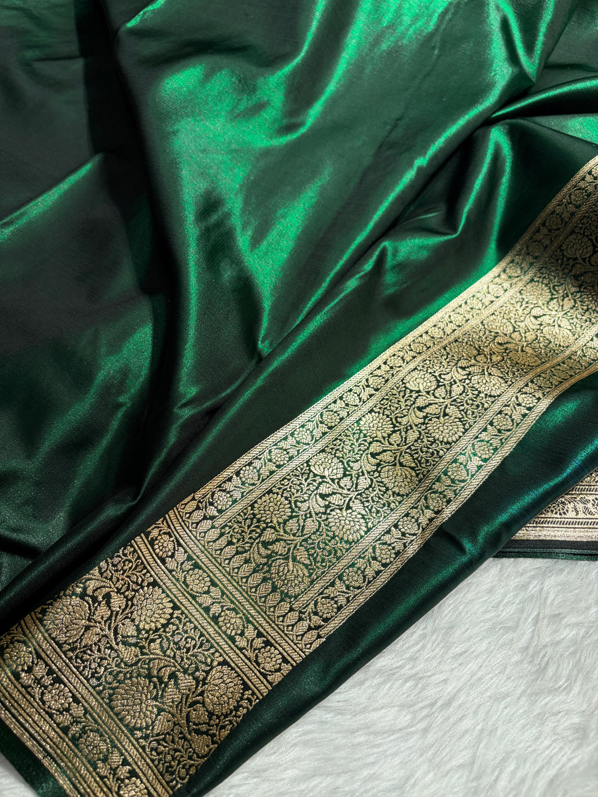 Banarasi Bottle Green Shades Booti Pattern Banarasi Satin Silk Saree SS59