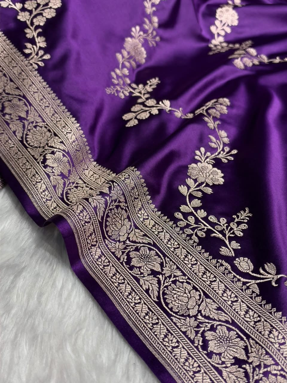 Traditional Banarasi Floral Cross Pattern in Purple Shades Floral Mashru Silk Saree MCS110