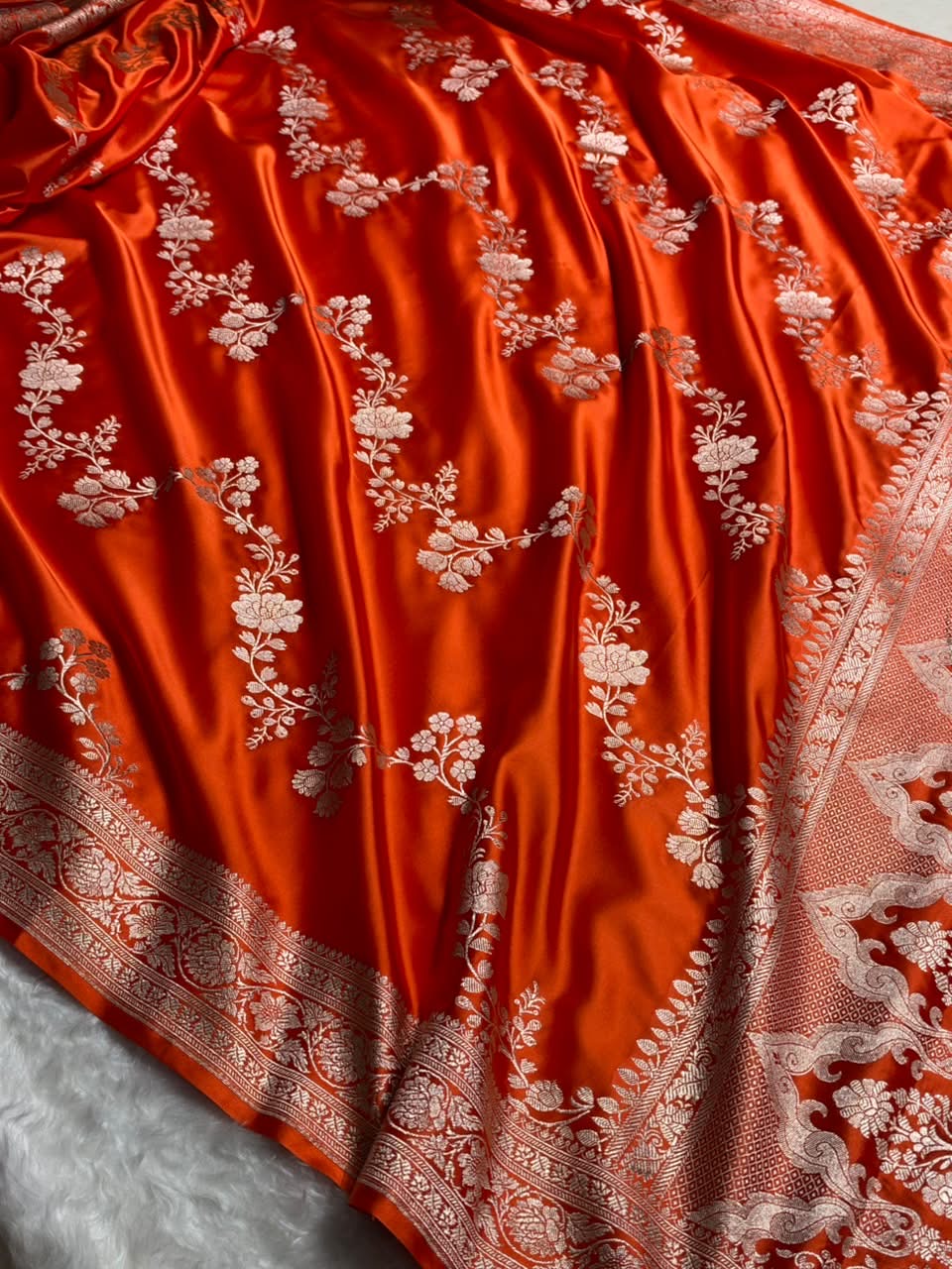 Traditional Banarasi Floral Cross Pattern in Orange Shades Floral Mashru Silk Saree MCS110