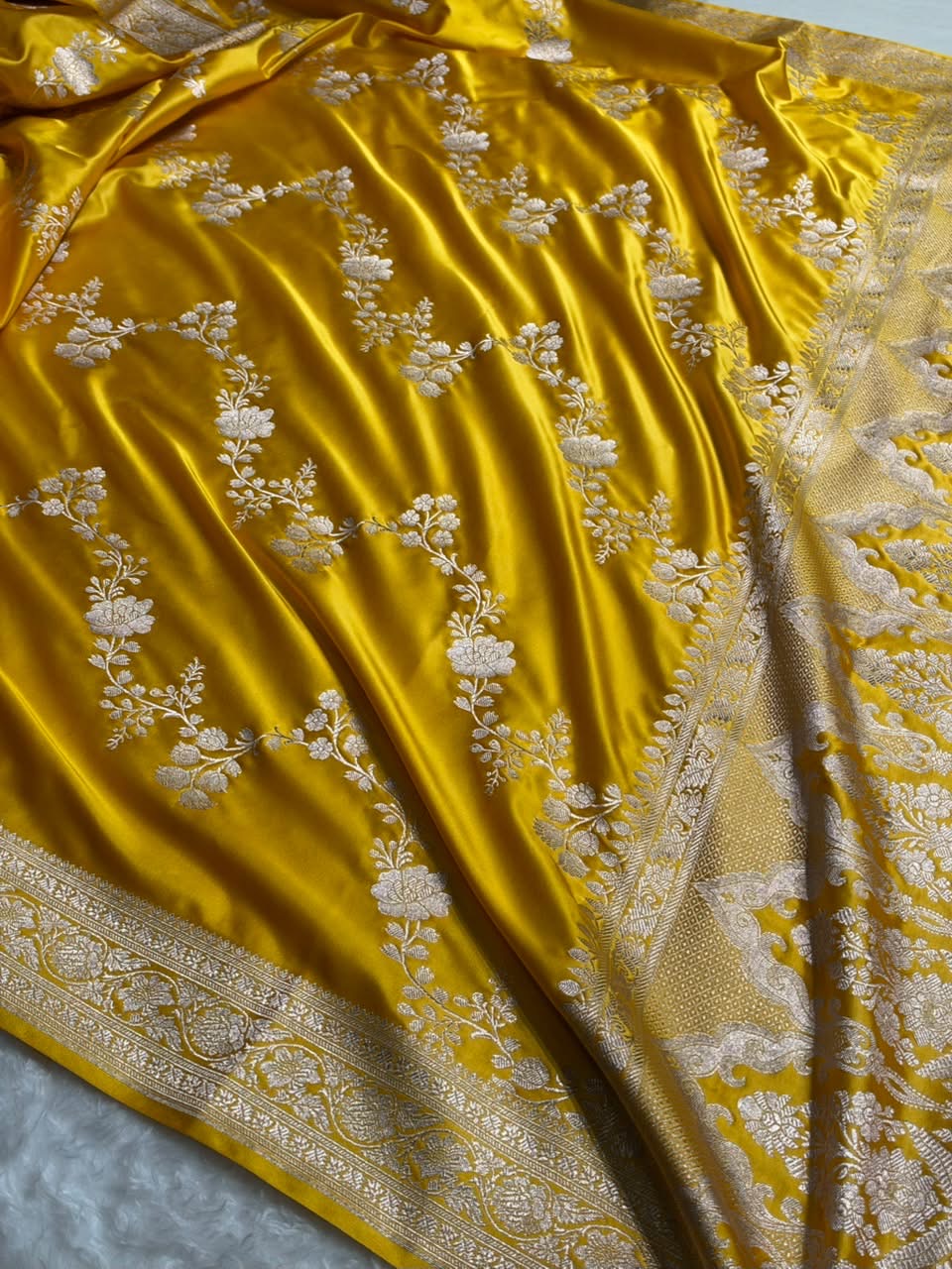Traditional Banarasi Floral Cross Pattern in Yellow Shades Floral Mashru Silk Saree MCS110