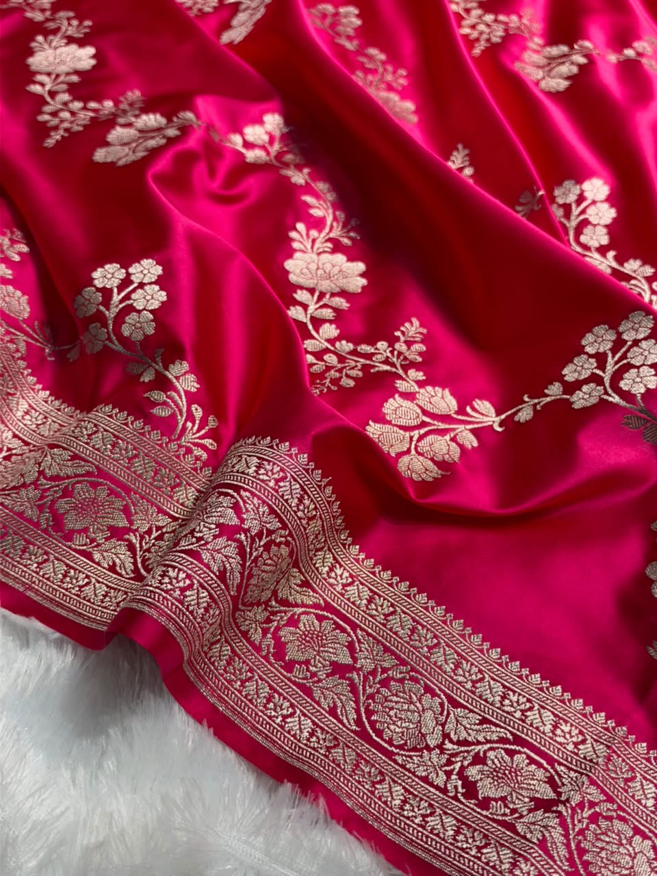 Traditional Banarasi Floral Cross Pattern in Ruby Rani Shades Floral Mashru Silk Saree MCS110