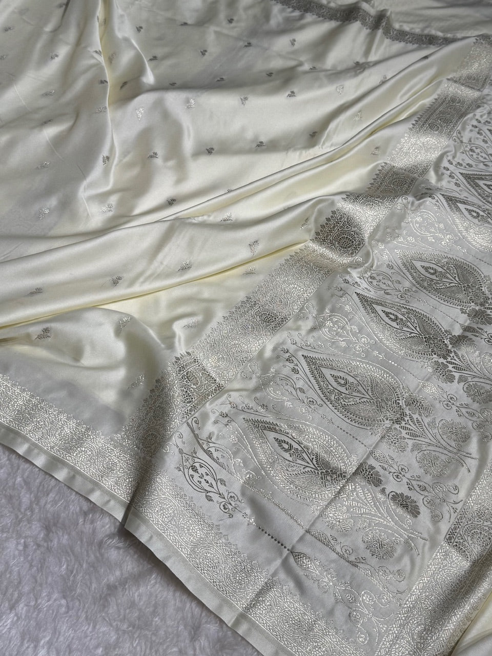 Off White Floral Booti Mashru Silk Saree
