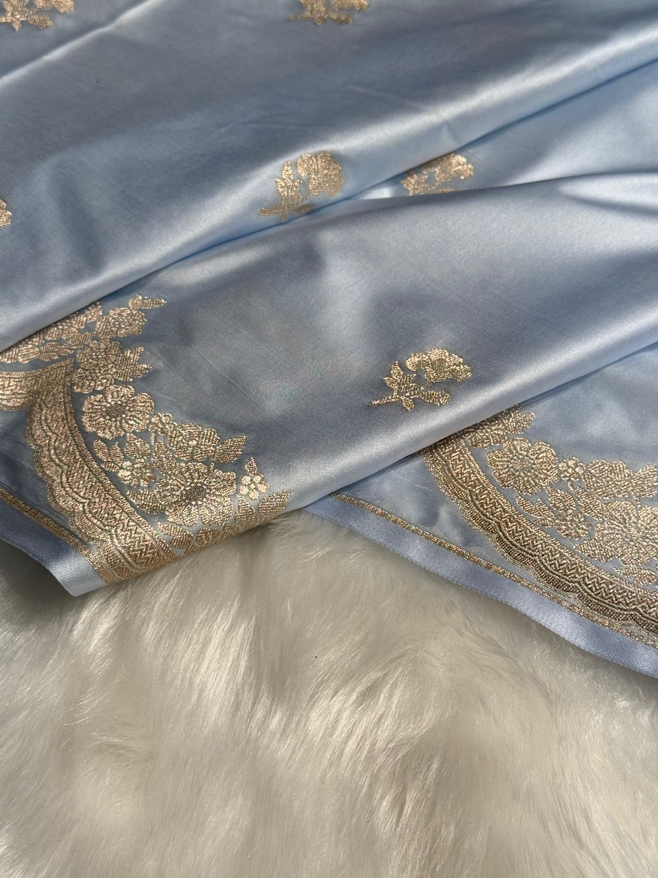 Scallop Powder Blue Booti Mashru Silk Saree
