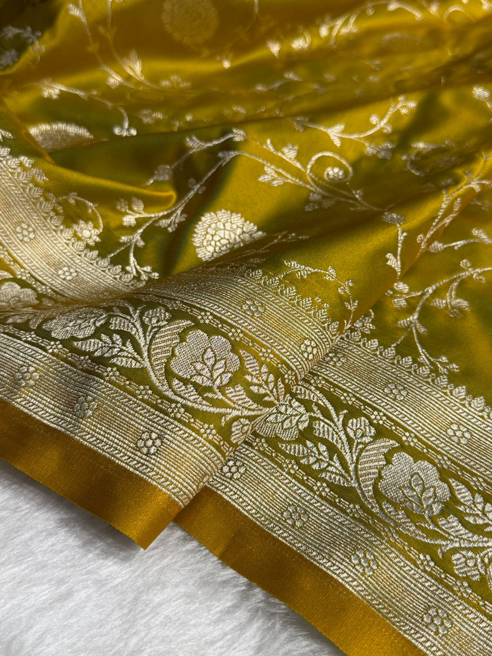 Neon Lemon Green Shades Jaal Pattern Mashru Silk Saree