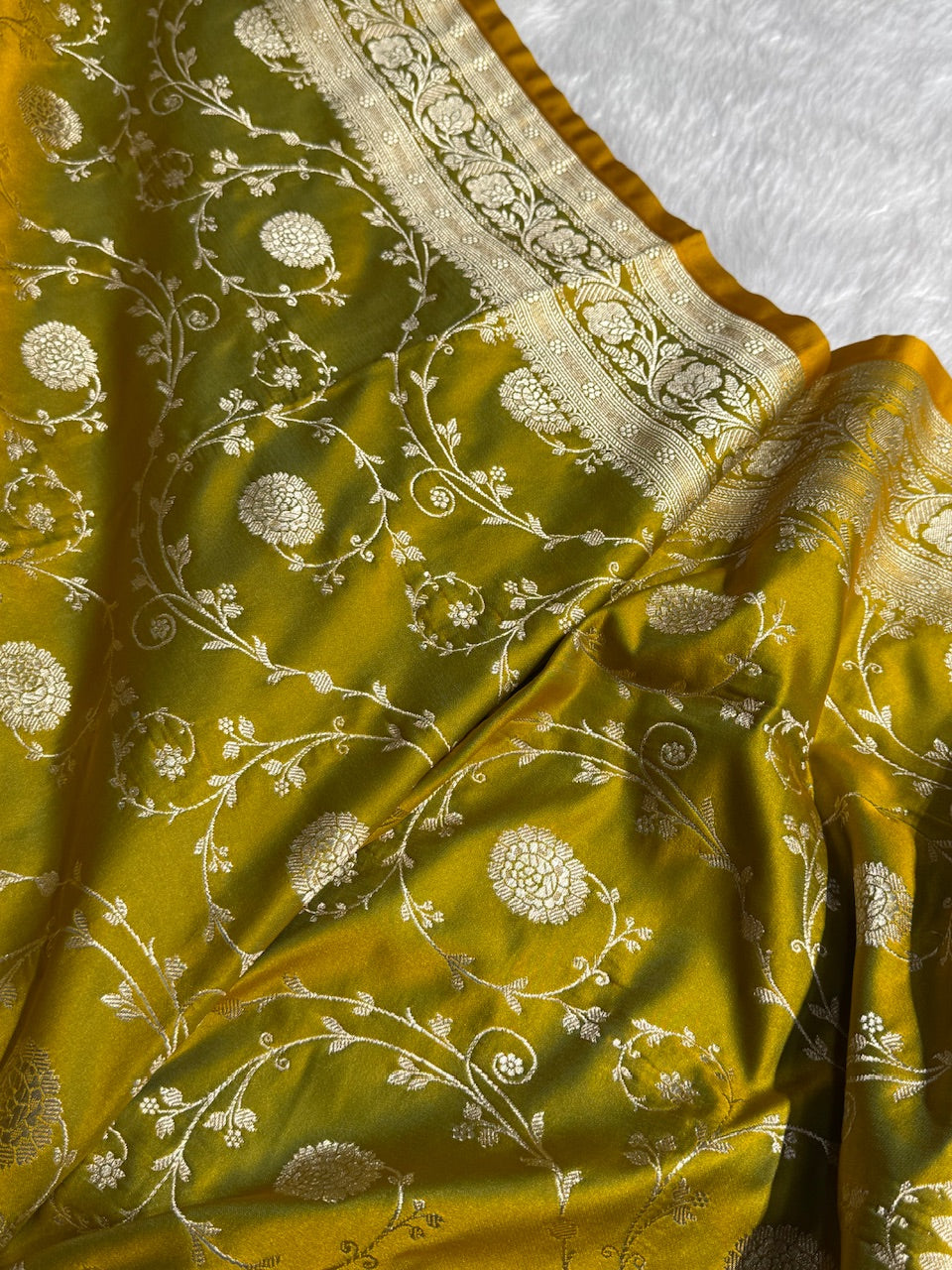 Neon Lemon Green Shades Jaal Pattern Mashru Silk Saree