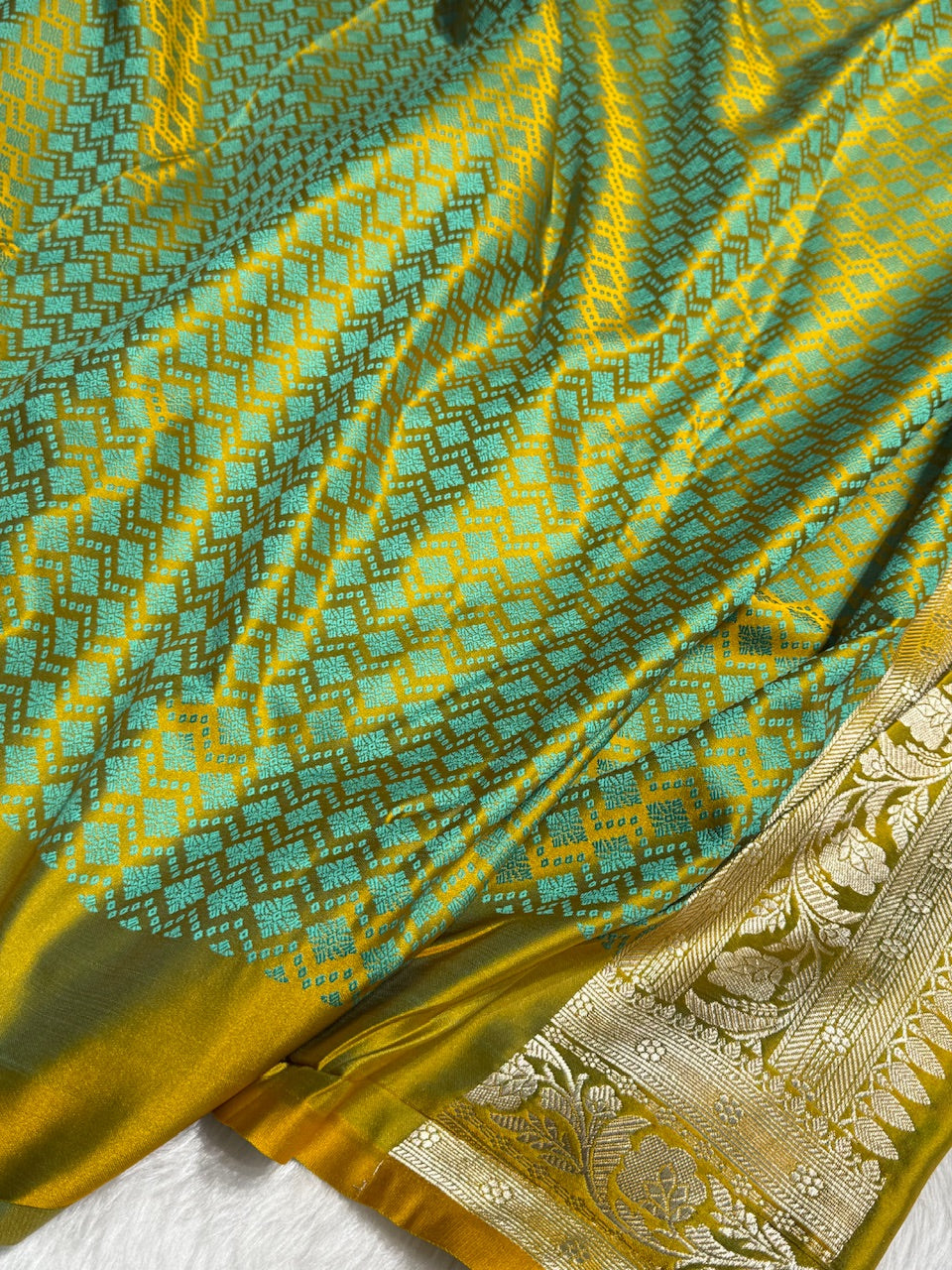 Neon Lemon Green Shades Jaal Pattern Mashru Silk Saree