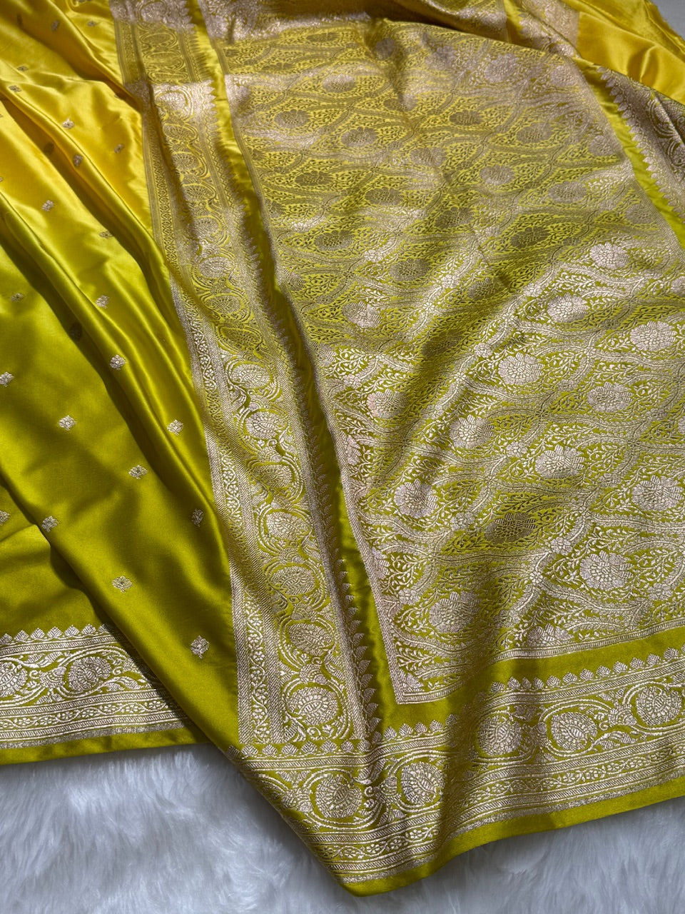 Banarasi Mehandi Booti Mashru Silk Saree