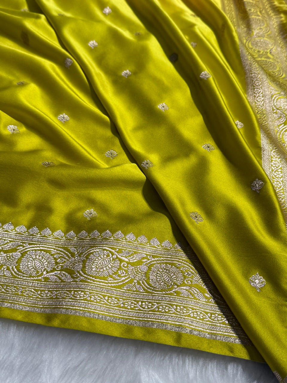 Banarasi Mehandi Booti Mashru Silk Saree