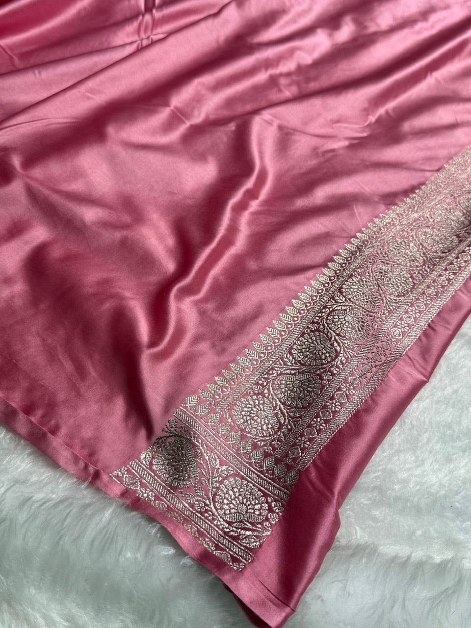 Baby Pink Shades Jaal Pattern Mashru Silk Saree