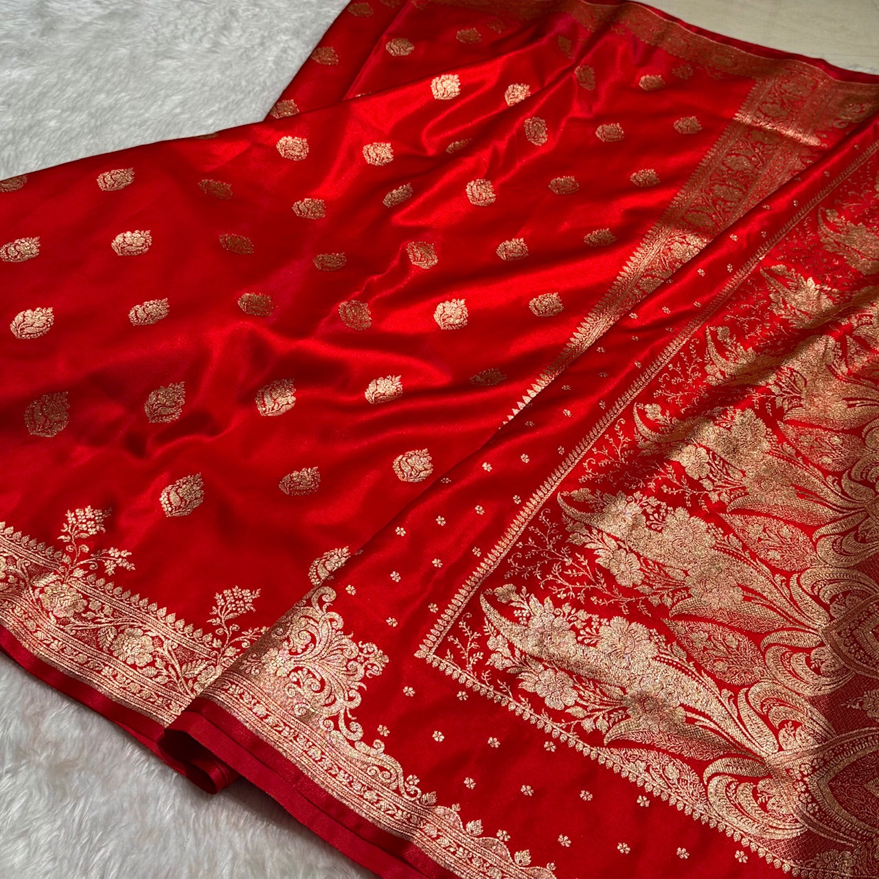 Satin Silk Booti in Red