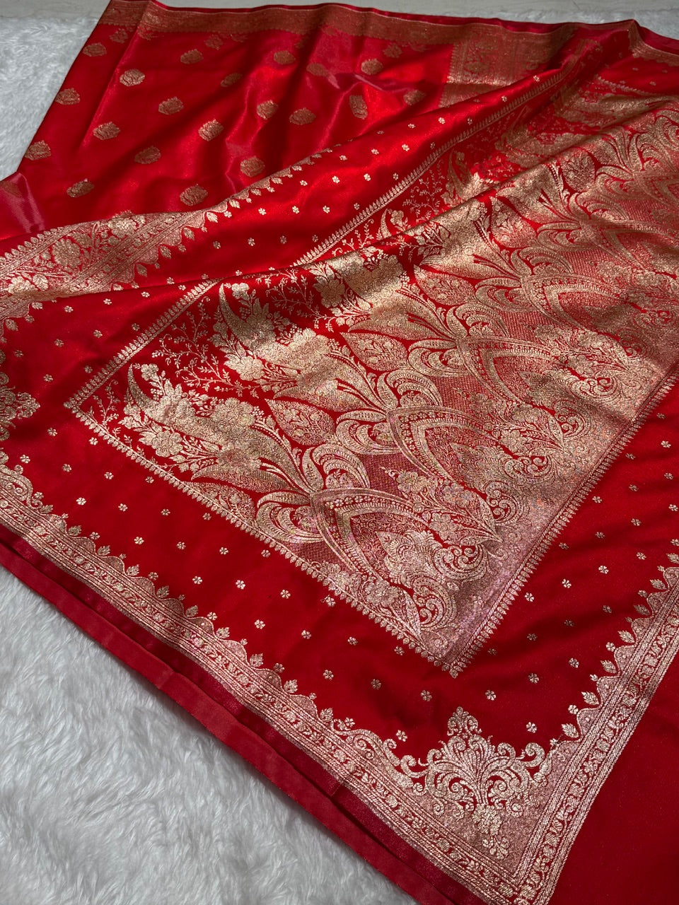 Satin Silk Booti in Red