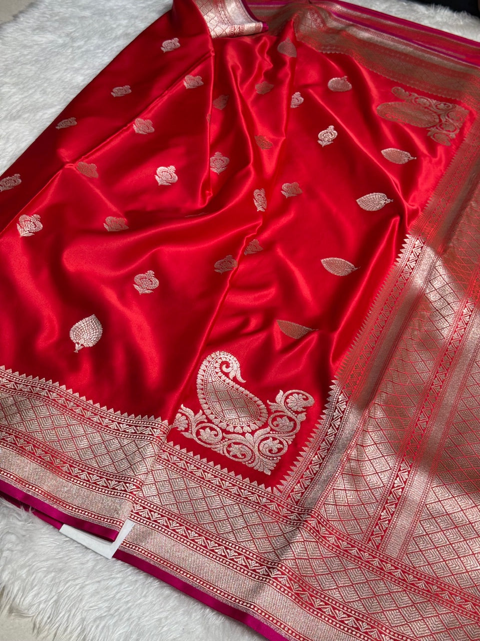 Red Mashru Silk Saree for Festive Seasons